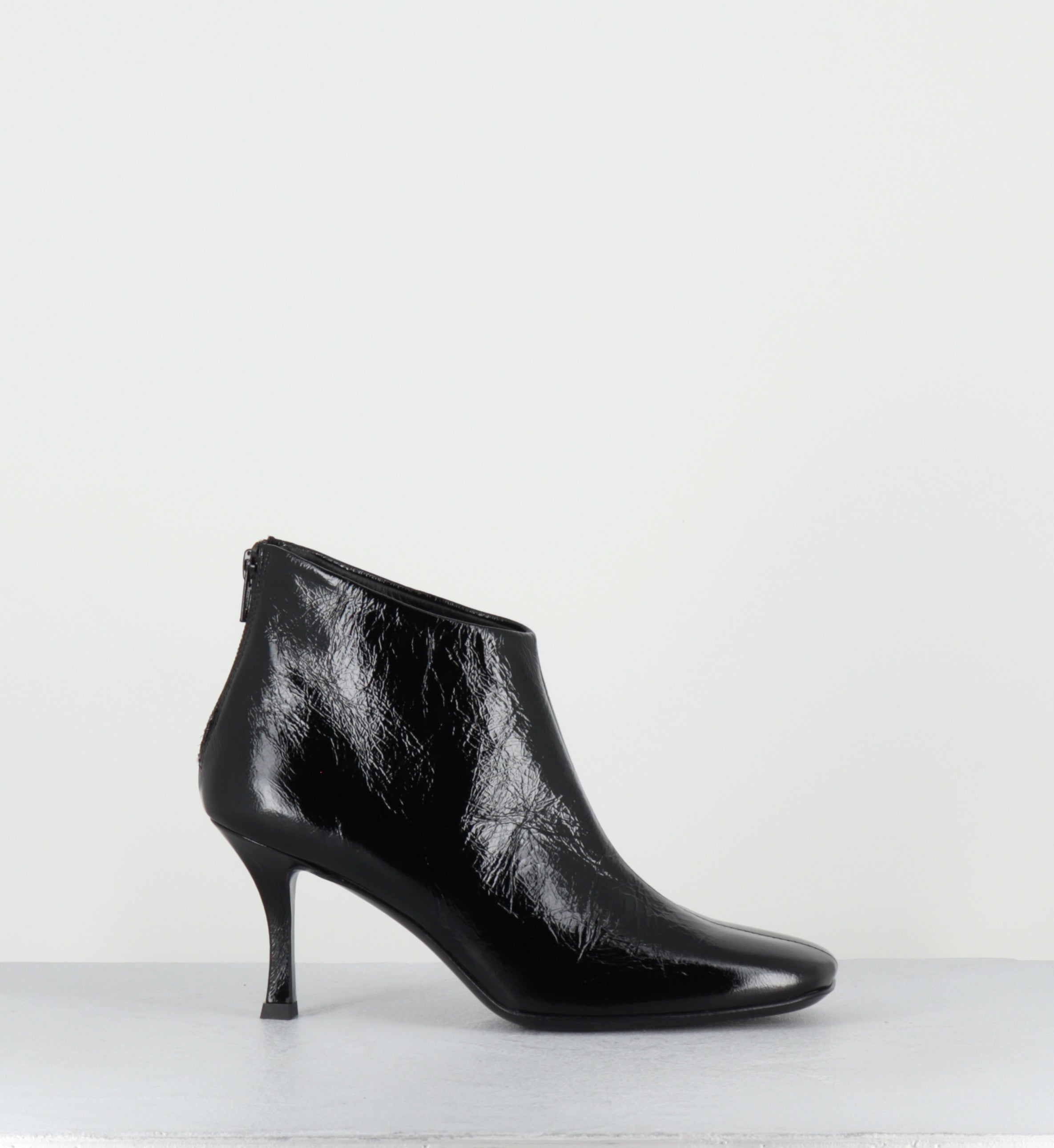 Boots coutes à talon en cuir noir - MARVIN CANNES BLACK