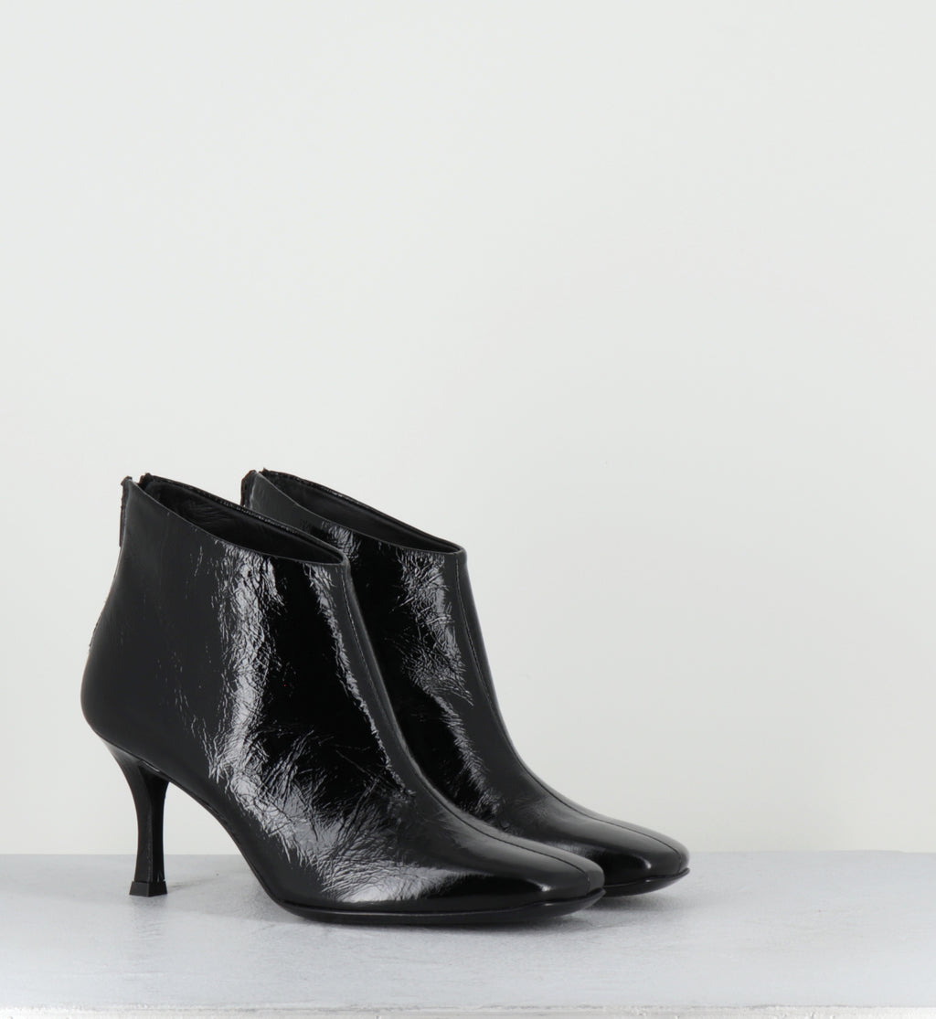 Boots coutes à talon en cuir noir - MARVIN CANNES BLACK