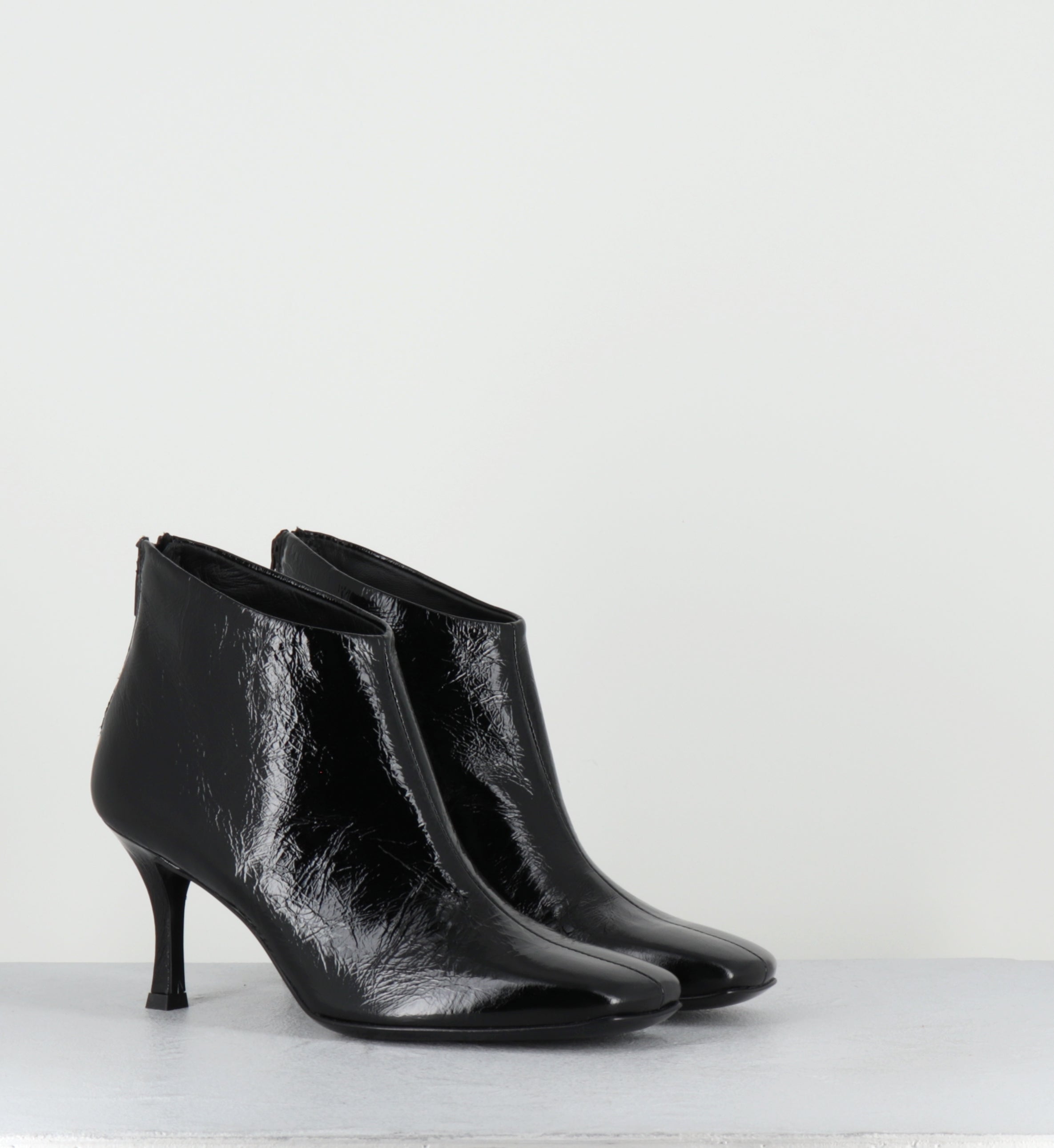 Boots coutes à talon en cuir noir - MARVIN CANNES BLACK