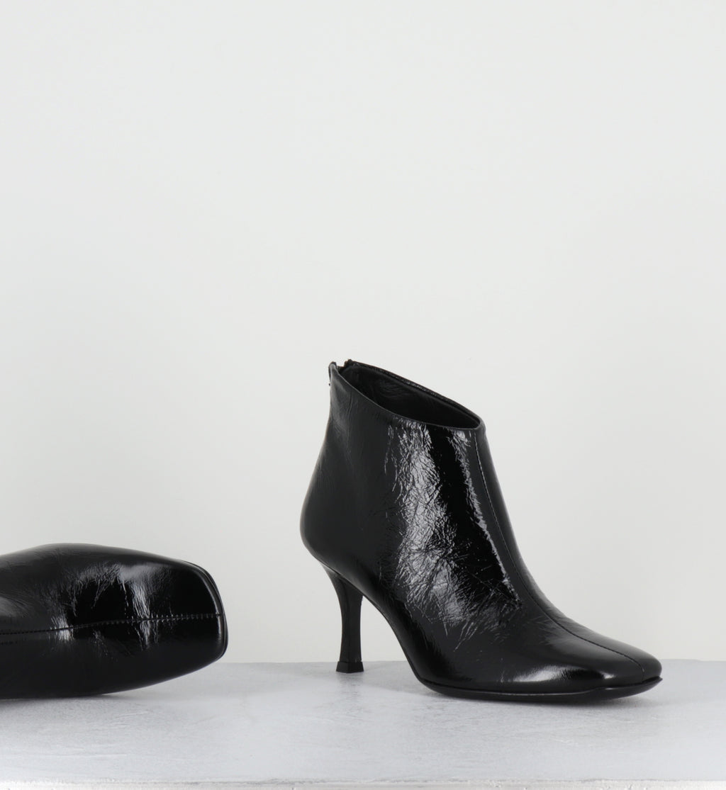 Boots coutes à talon en cuir noir - MARVIN CANNES BLACK