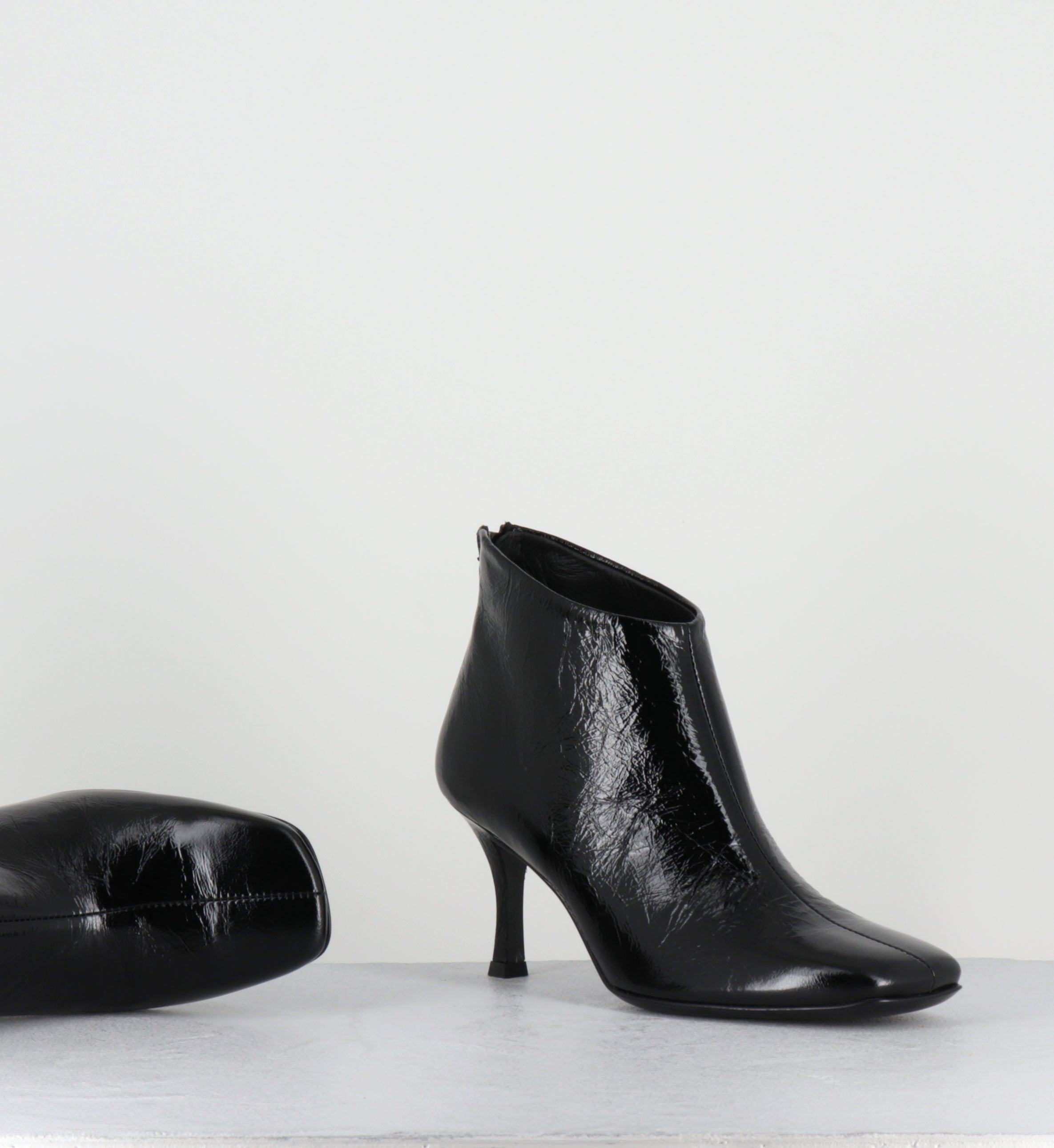 Boots coutes à talon en cuir noir - MARVIN CANNES BLACK