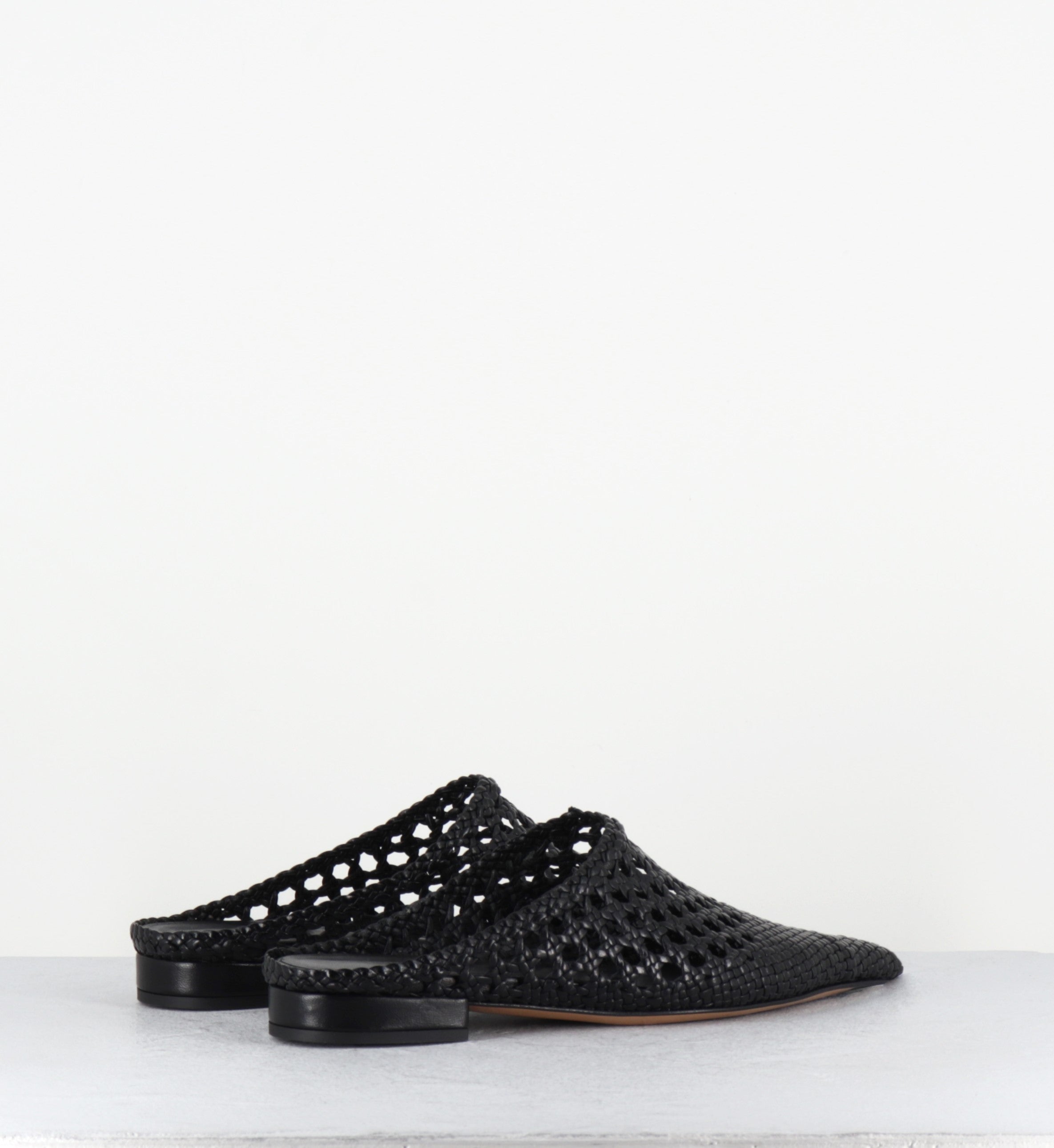 Mules pointues en cuir tressé noir - THESSALY REGILLA BLACK