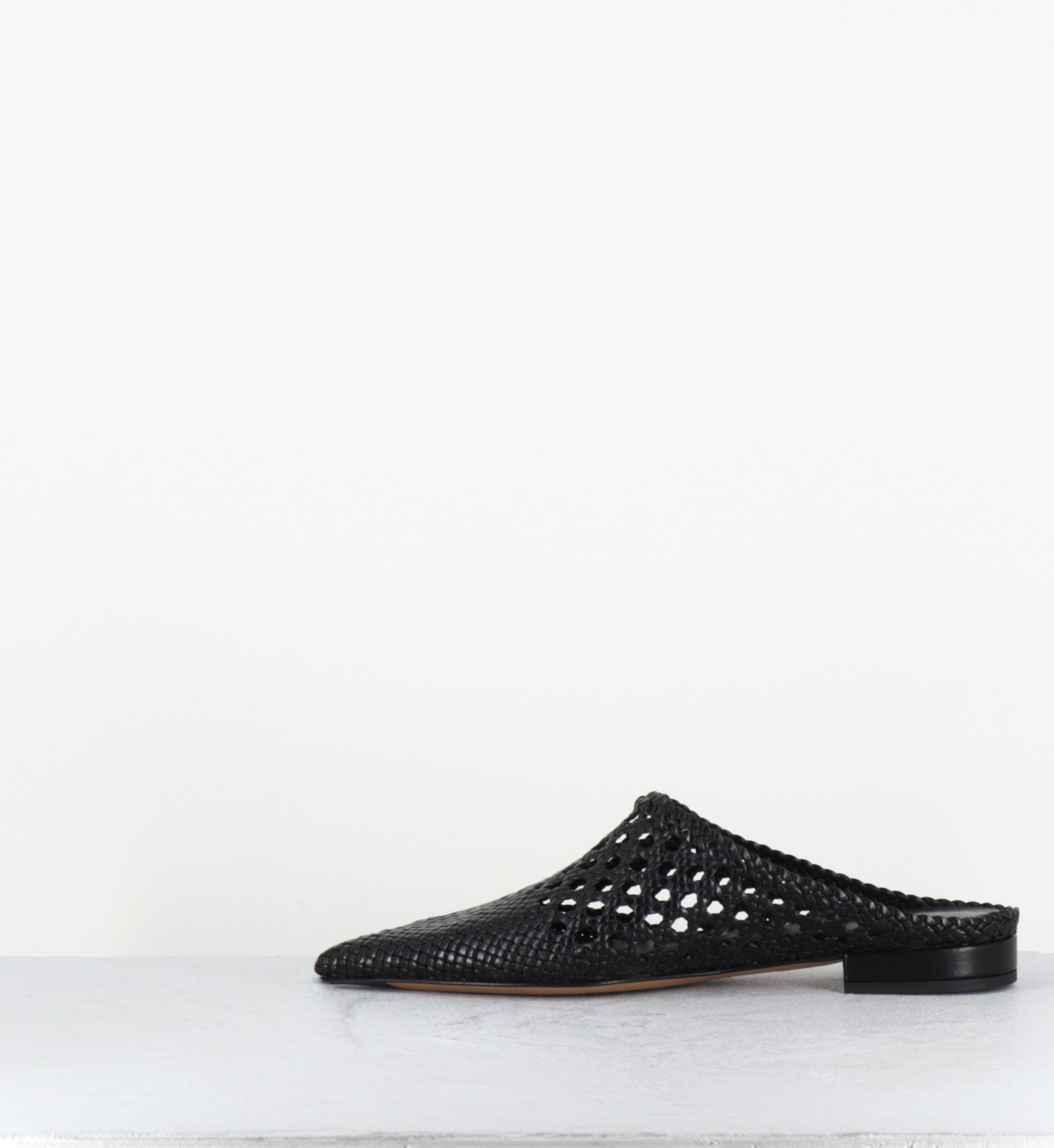 Mules pointues en cuir tressé noir - THESSALY REGILLA BLACK