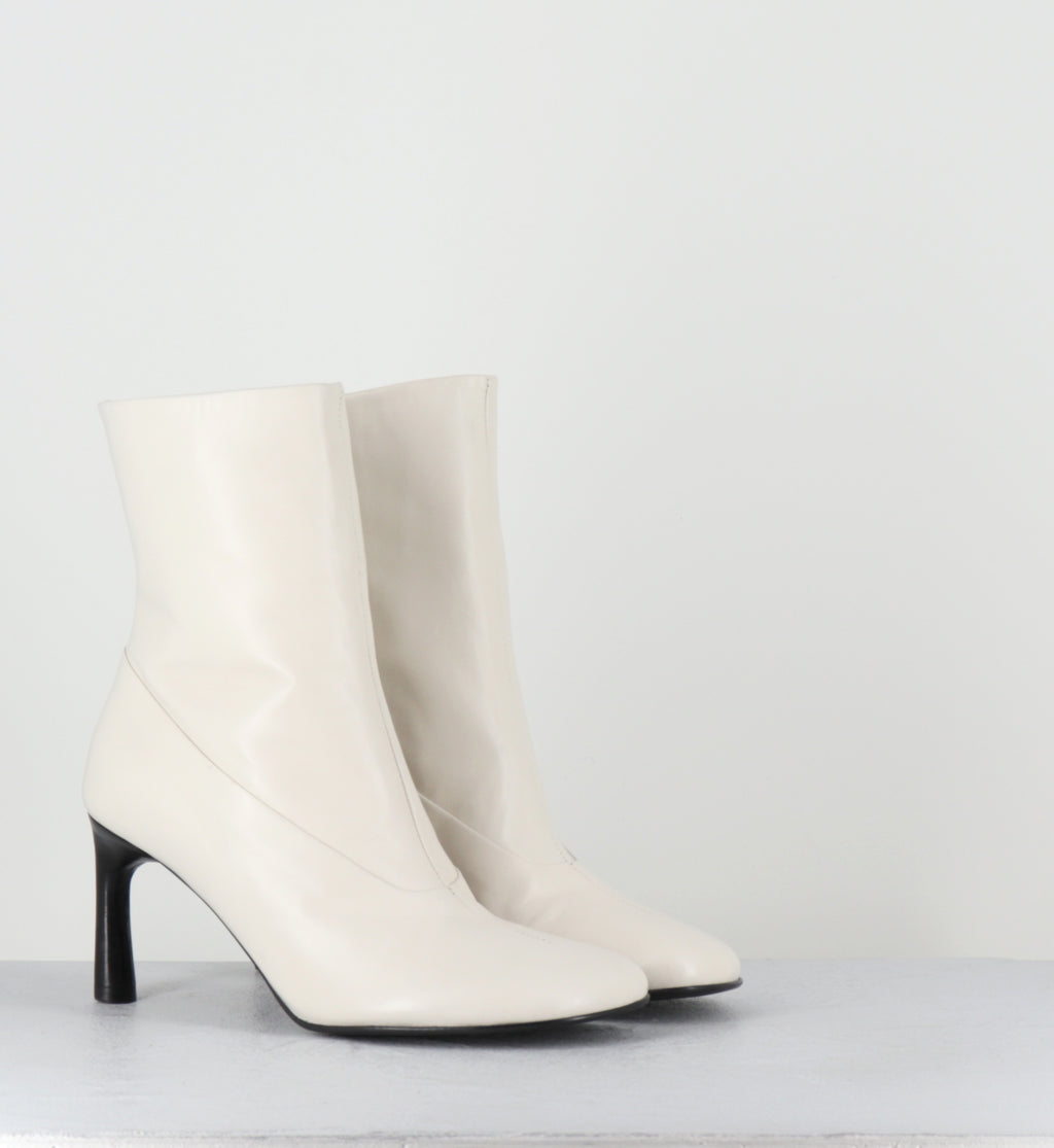 Boots en cuir blanc à talon - LORI15 BARON LATTE