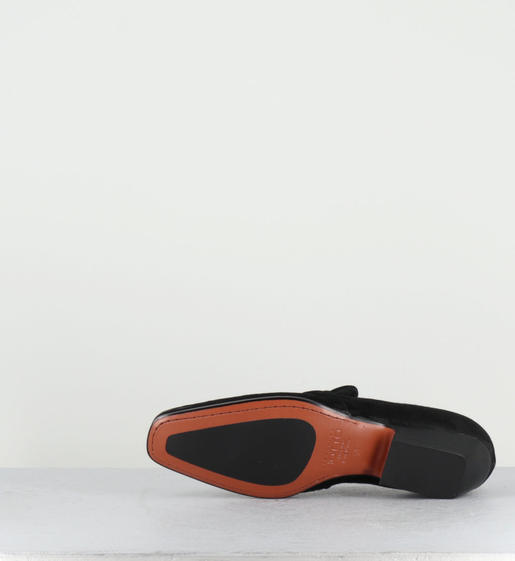 Mocassins daim noir petit talon - 62270 QUEEN NERO