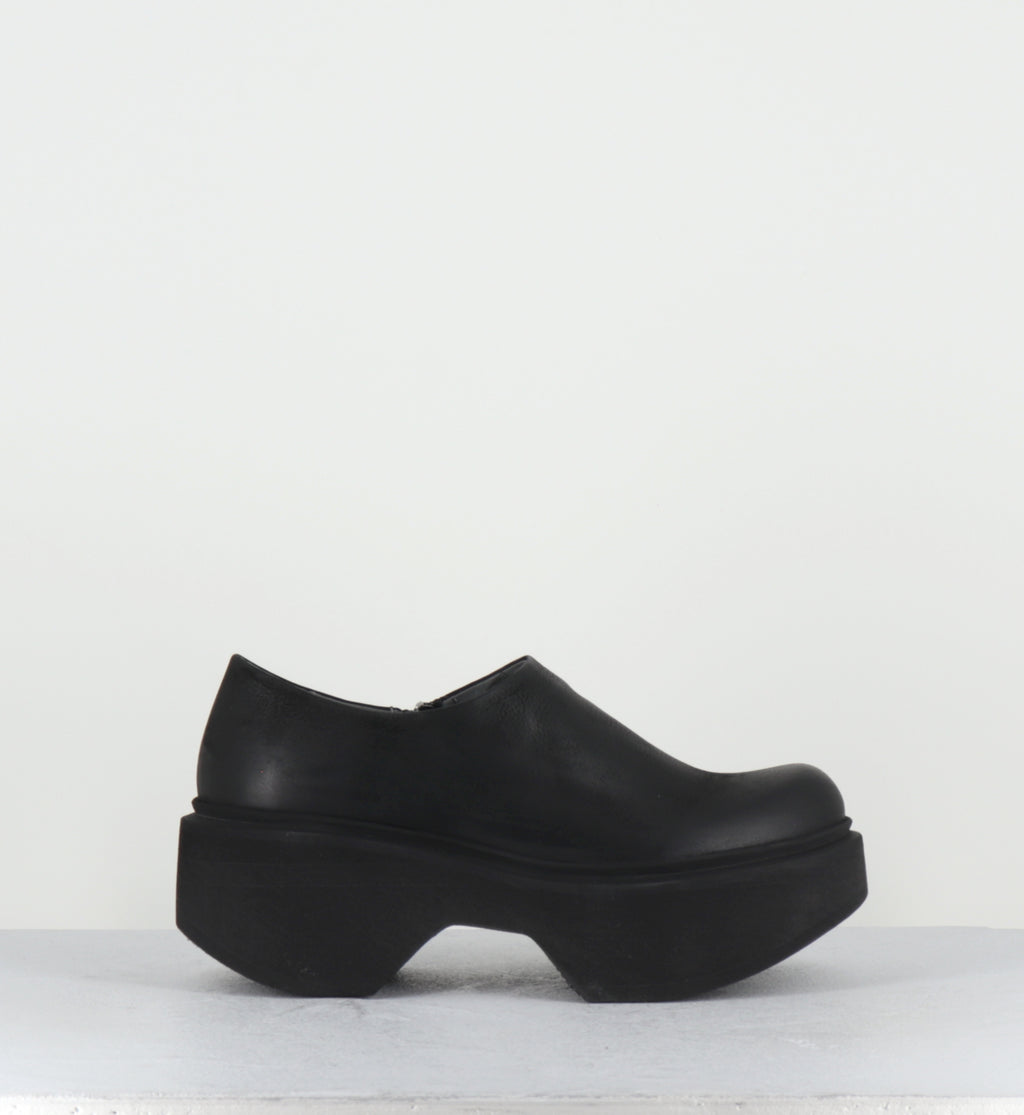 Sabot en cuir noir à plateforme - 10980 GAS NERO