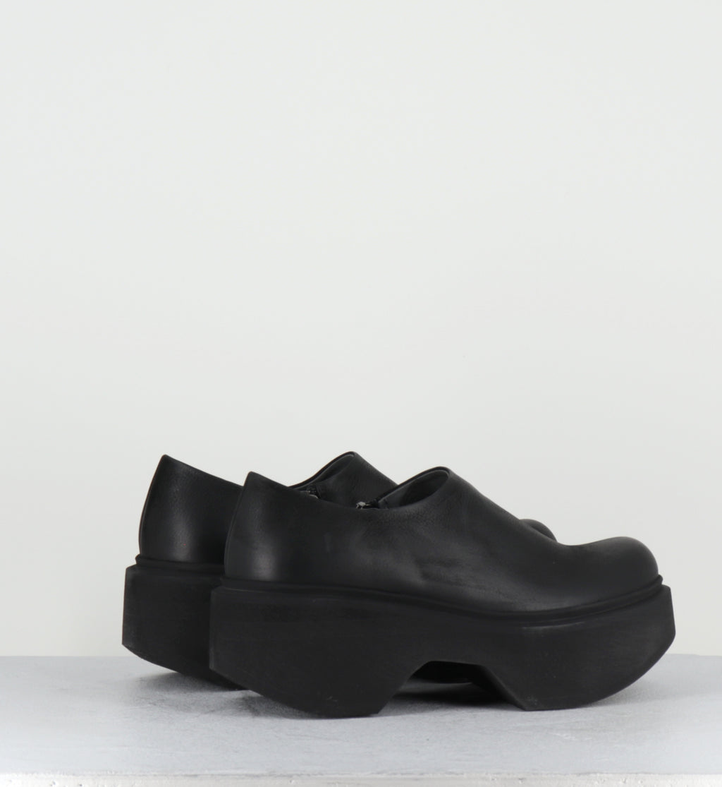 Sabot en cuir noir à plateforme - 10980 GAS NERO