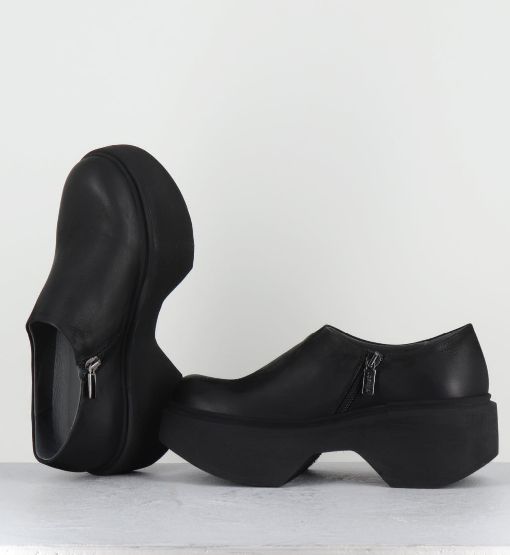 Sabot en cuir noir à plateforme - 10980 GAS NERO