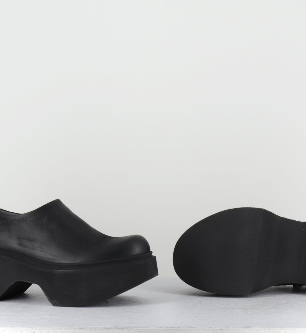 Sabot en cuir noir à plateforme - 10980 GAS NERO