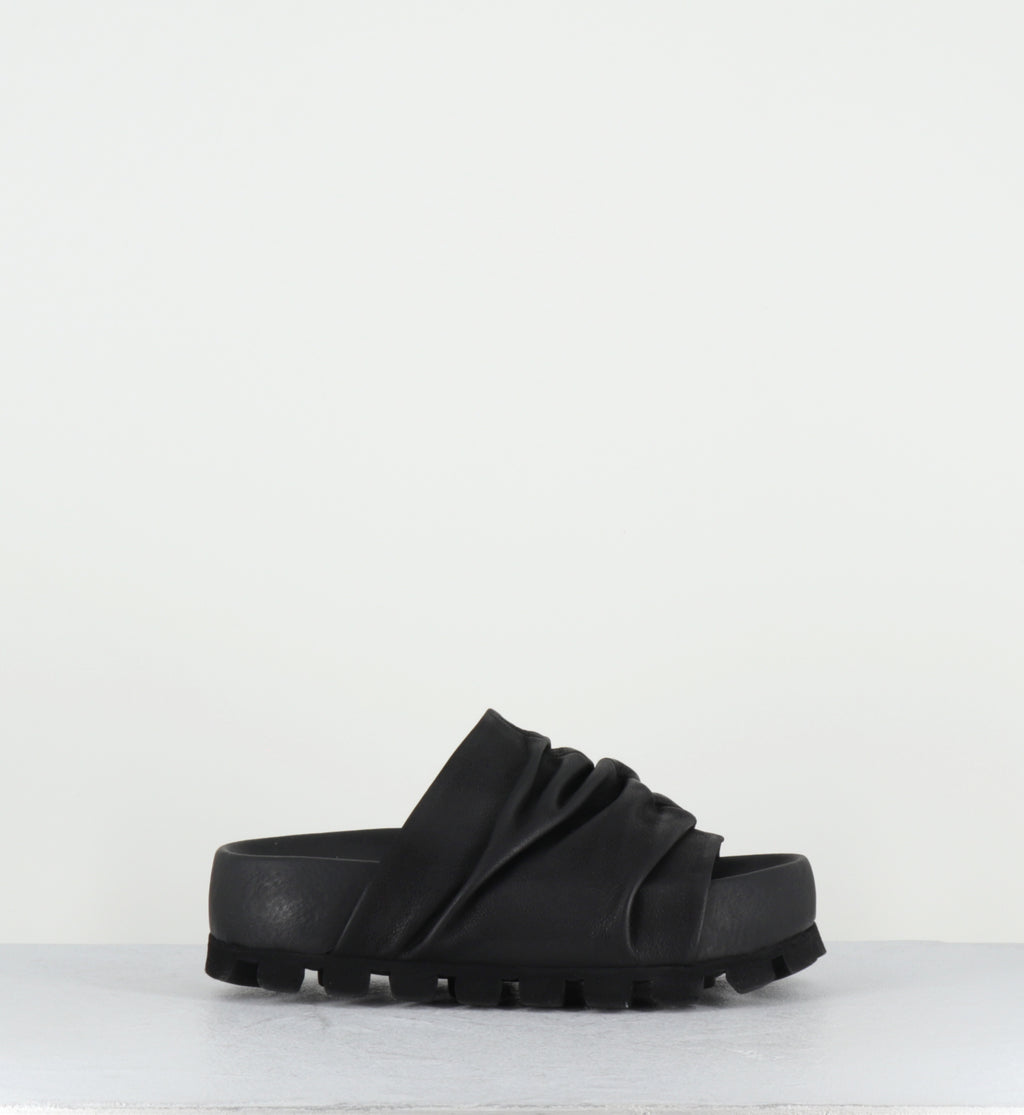 Mules en cuir noir semelle épaisse - 9386 GAS NERO