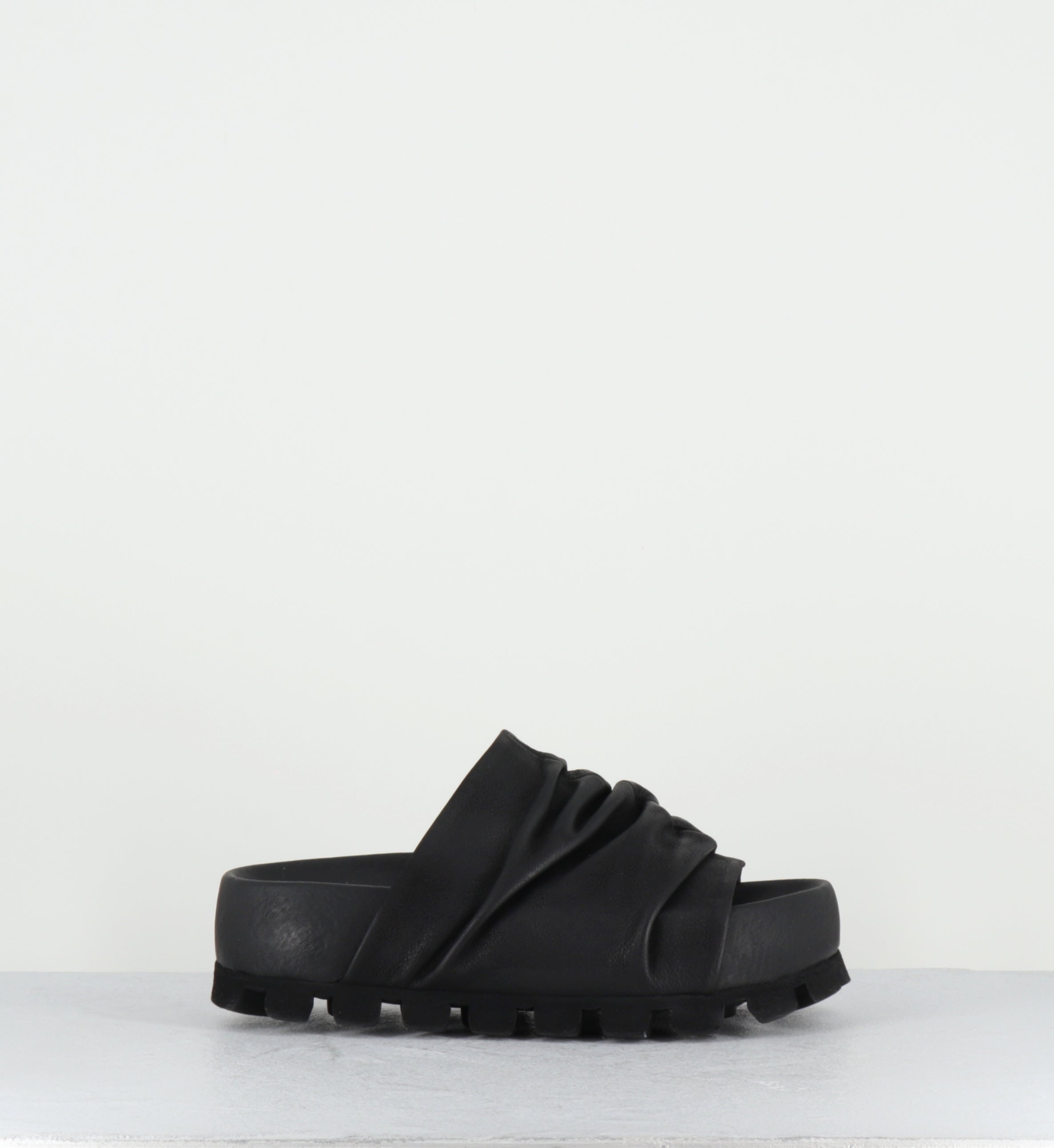 Mules en cuir noir semelle épaisse - 9386 GAS NERO
