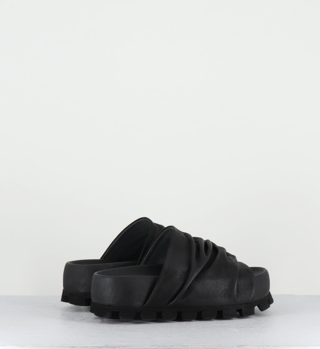 Mules en cuir noir semelle épaisse - 9386 GAS NERO