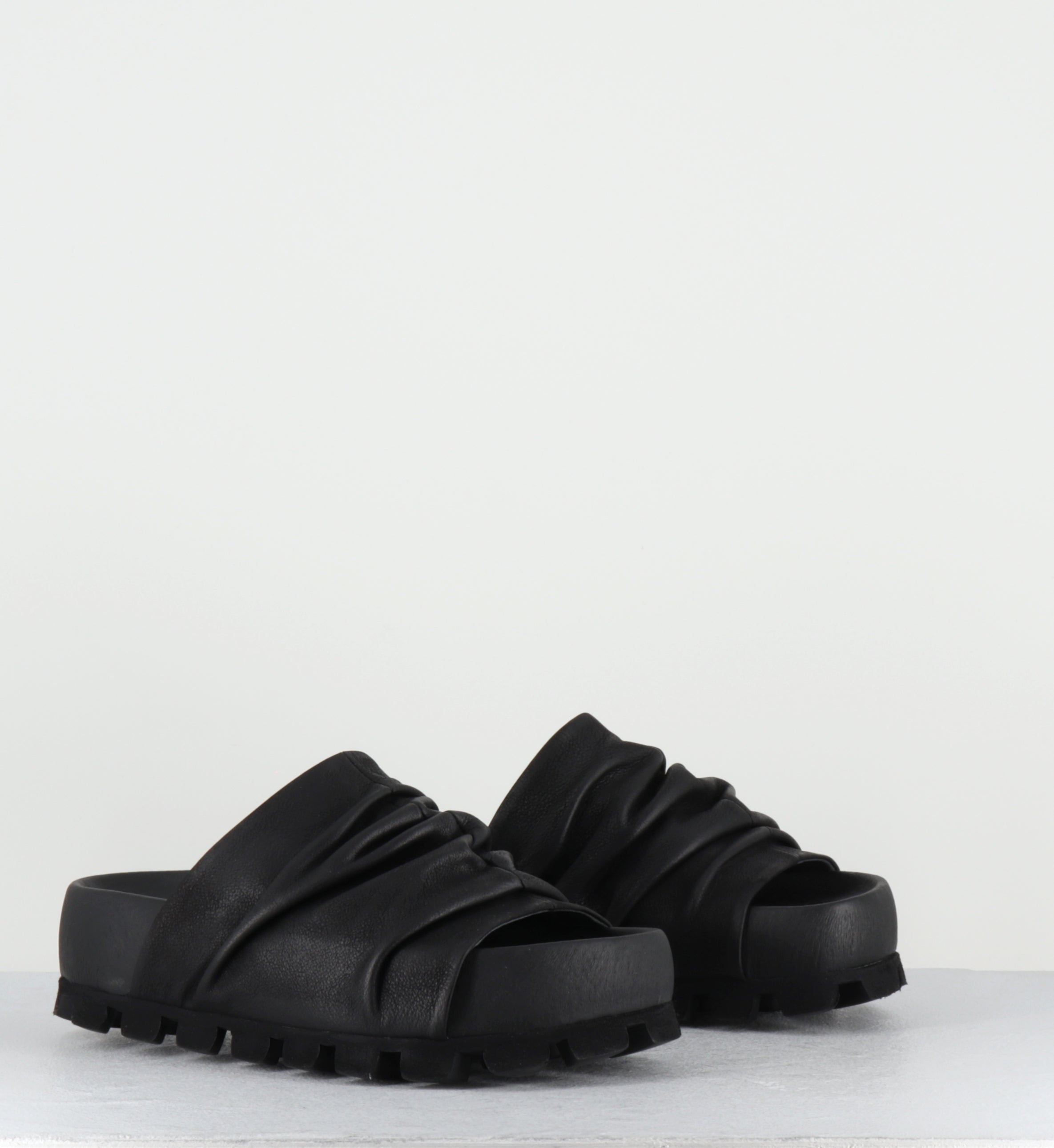 Mules en cuir noir semelle épaisse - 9386 GAS NERO