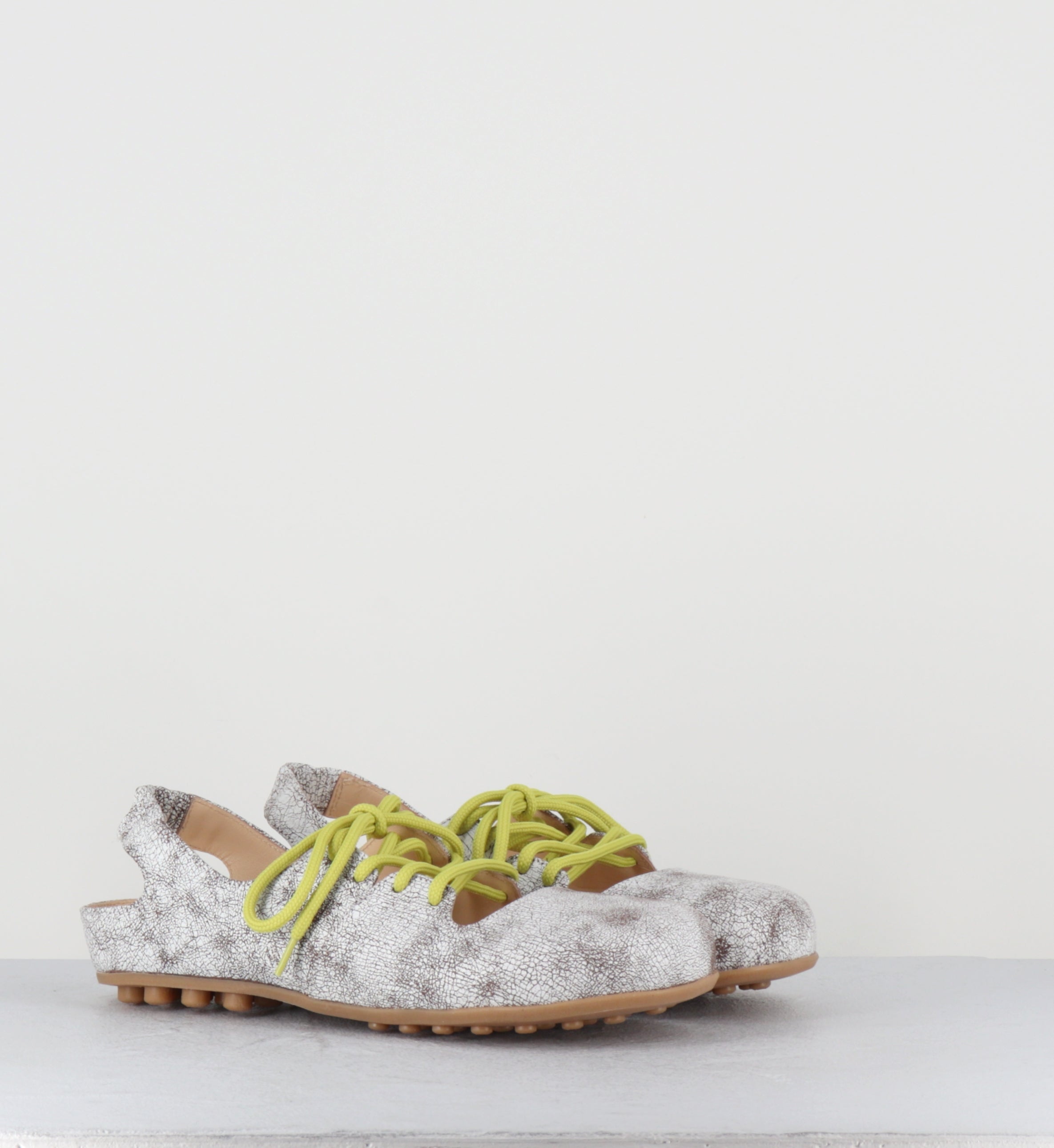 Ballerines en cuir blanc lacet jaune fluo - 10811 SHOE BREAK