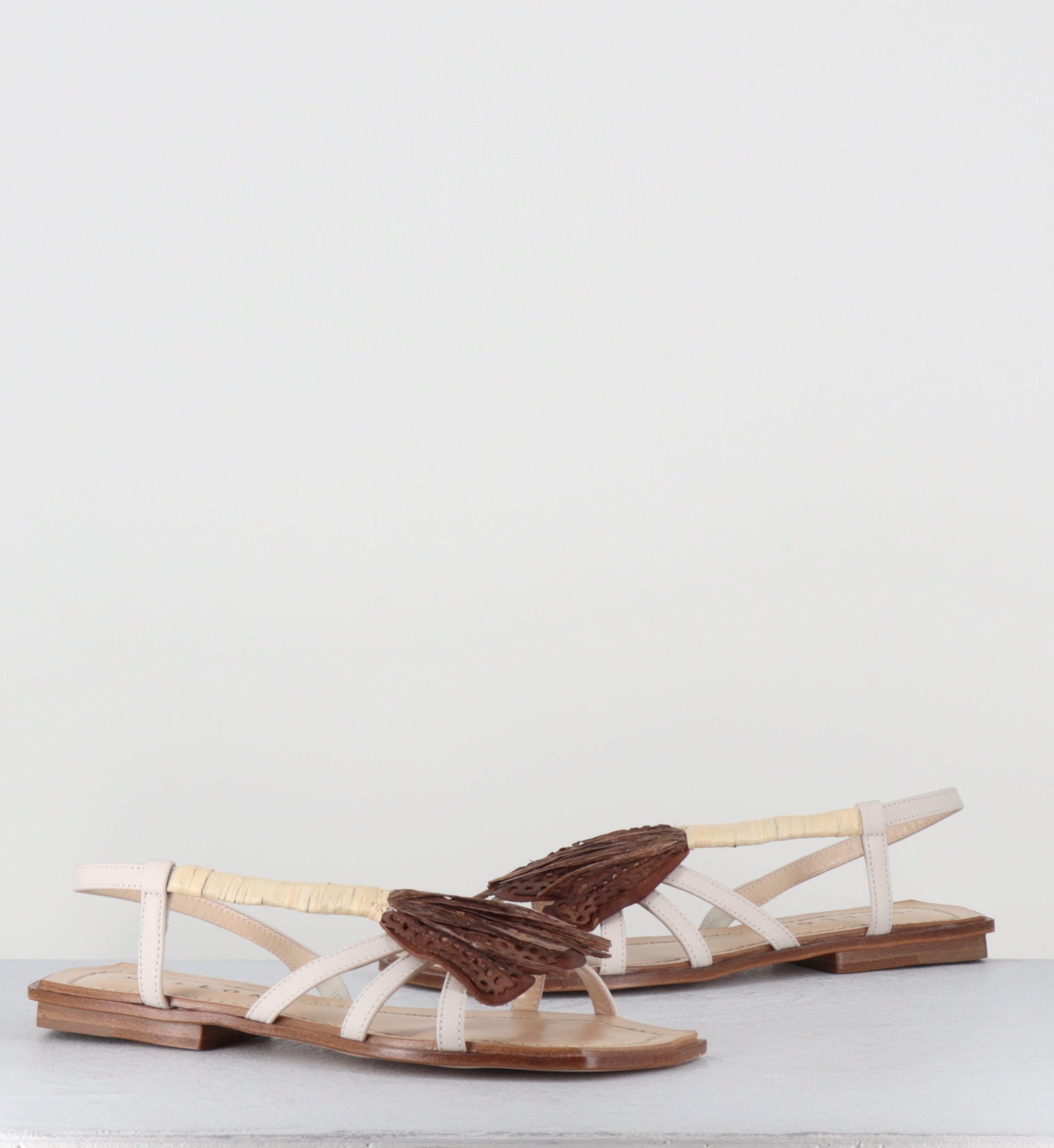 Sandales plates en cuir à fleur - 97033 JASMINE GESSO