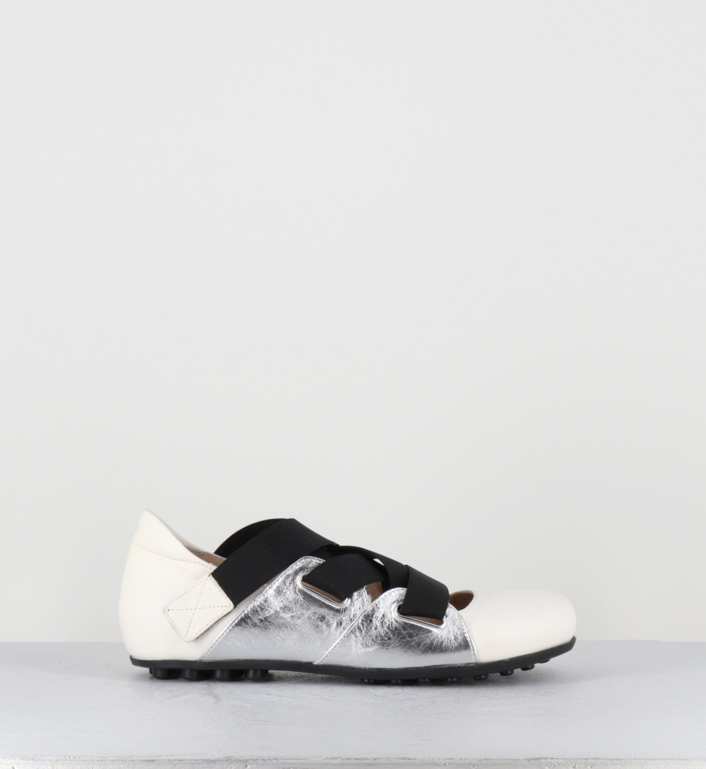 Ballerines en cuir blanc et argent à scratch - 10810 HERMES ARGENTO