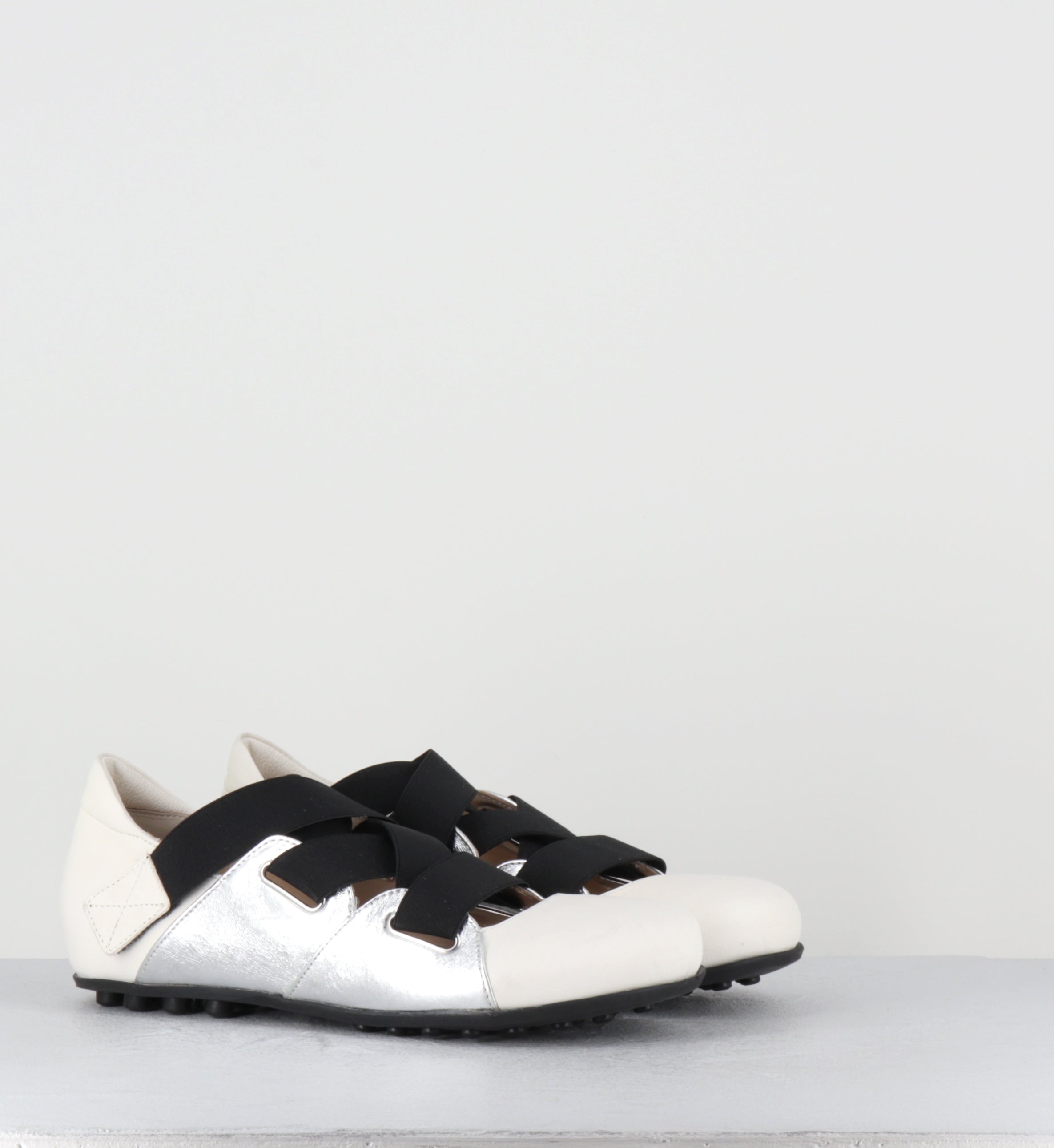 Ballerines en cuir blanc et argent à scratch - 10810 HERMES ARGENTO