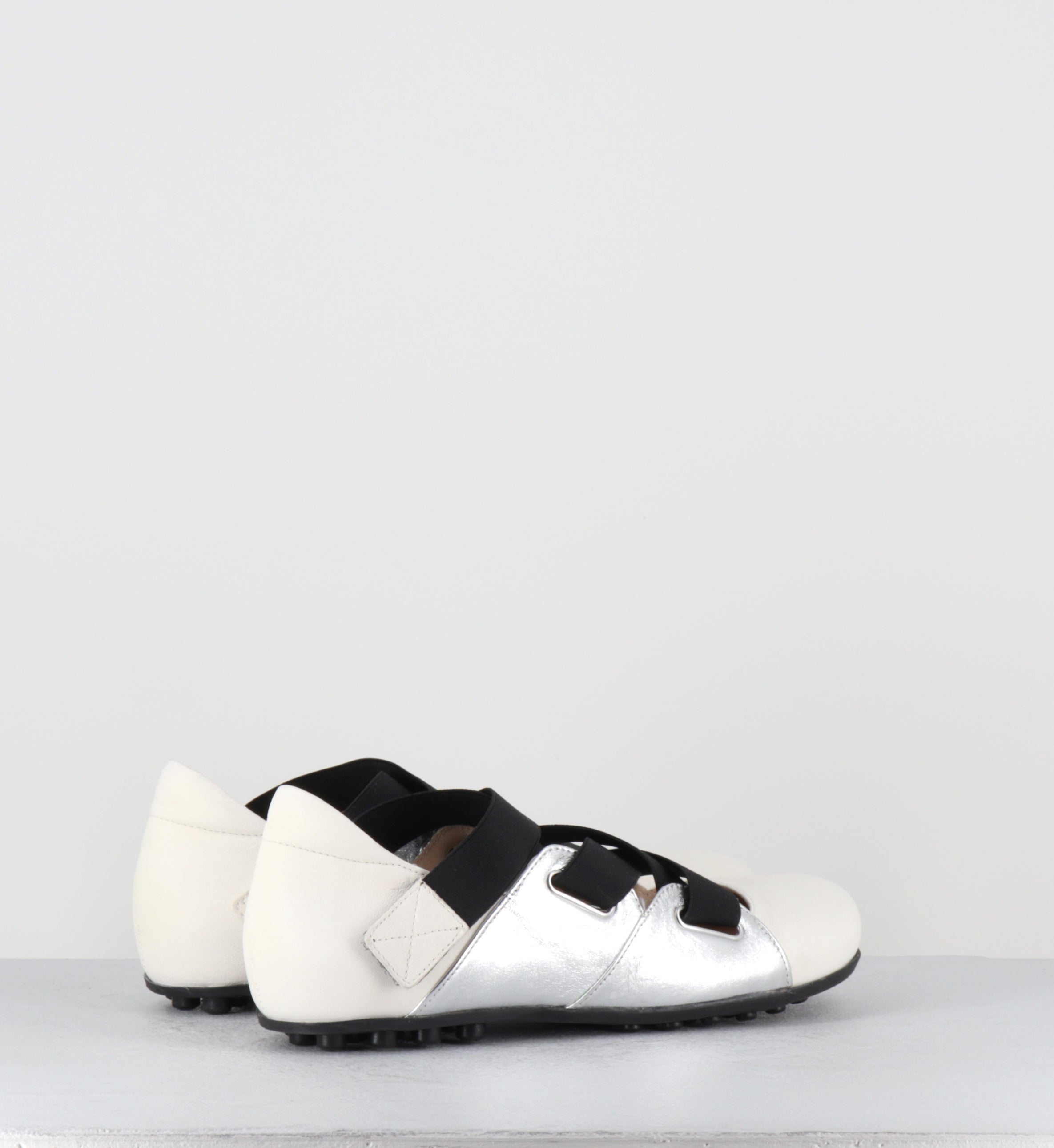 Ballerines en cuir blanc et argent à scratch - 10810 HERMES ARGENTO