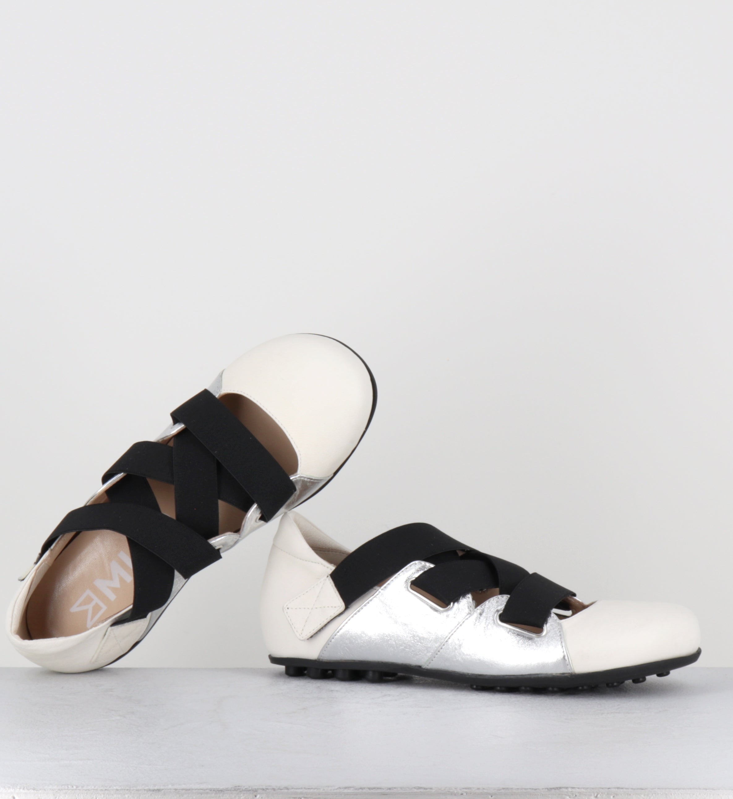 Ballerines en cuir blanc et argent à scratch - 10810 HERMES ARGENTO