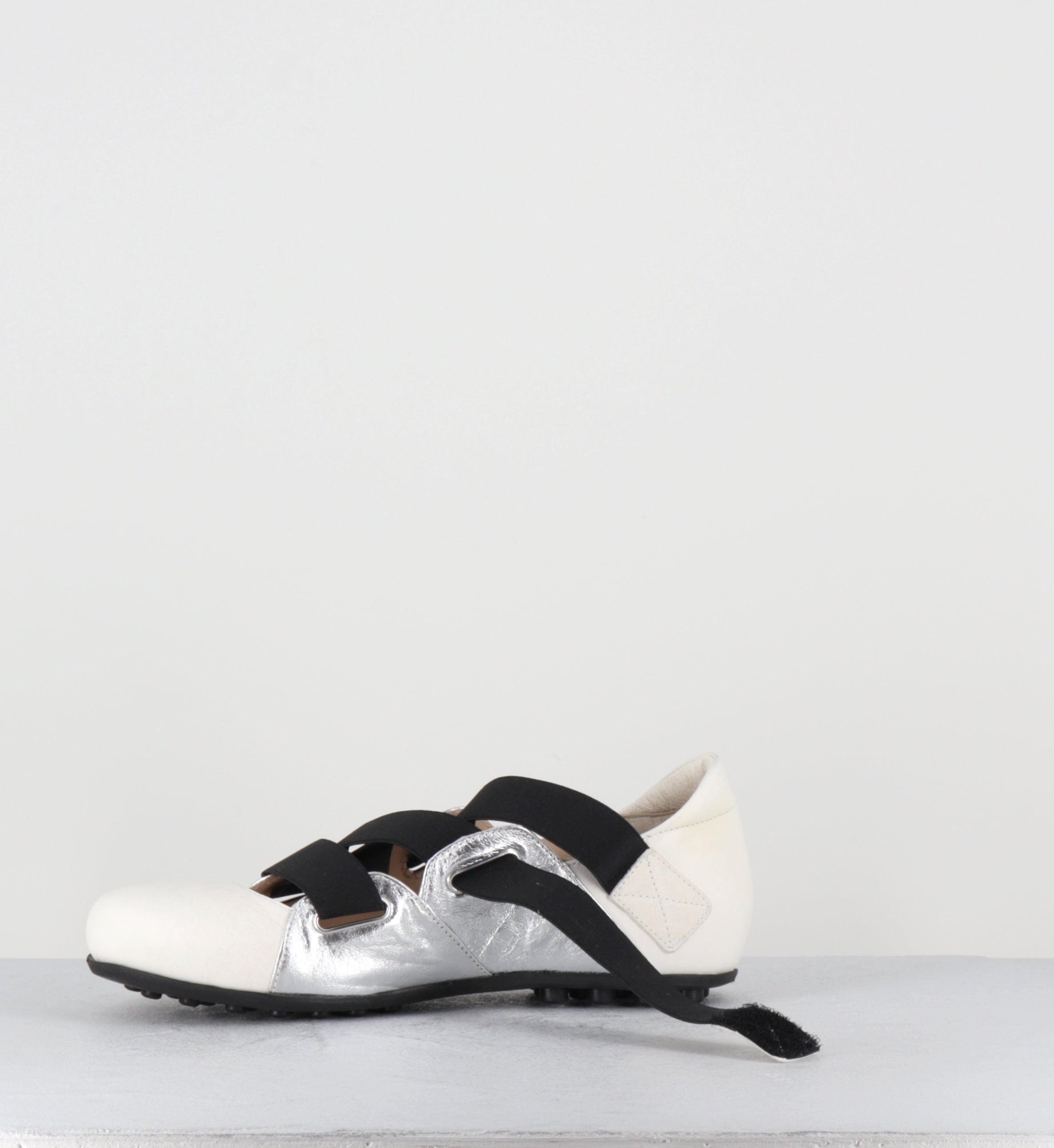 Ballerines en cuir blanc et argent à scratch - 10810 HERMES ARGENTO