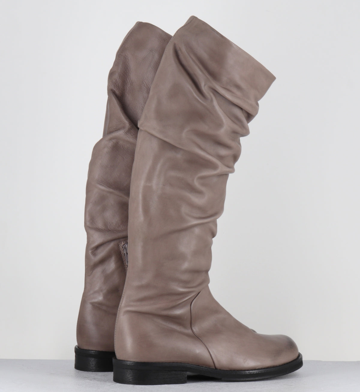Bottes plissé en cuir taupe - TAZIO TALL BOOT TAUPE