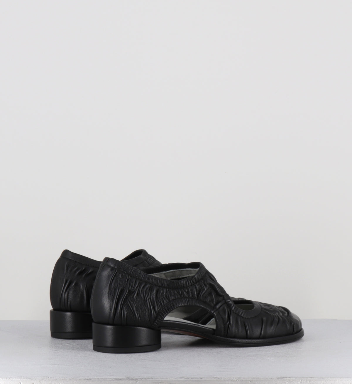 Ballerines en cuir noir plissé petit talon - NIKA SHOE BLACK