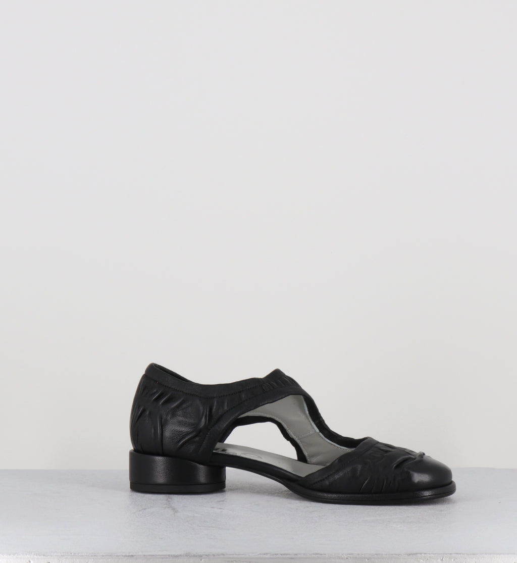 Ballerines en cuir noir plissé petit talon - NIKA SHOE BLACK
