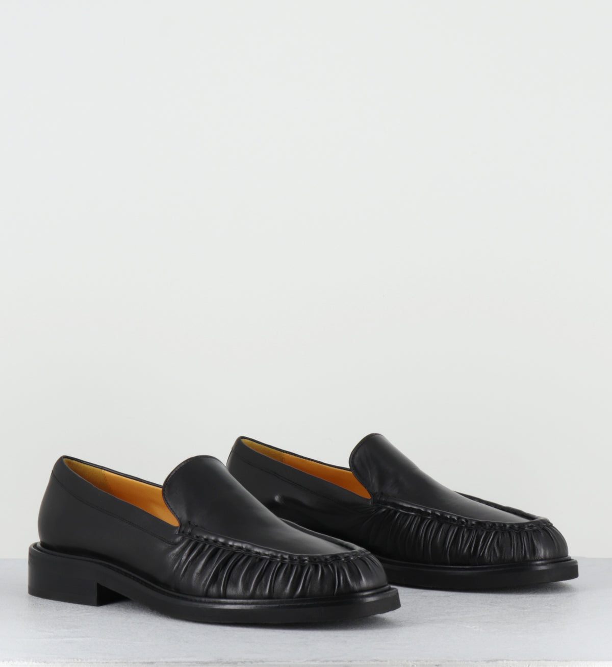 Mocassins à plis en cuir noir - A1328 SETA NERO