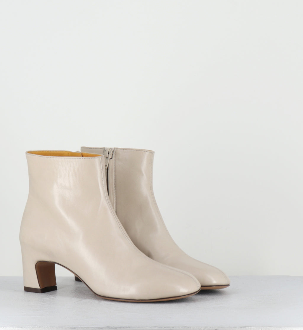 Boots en cuir blanc cassé à bout rond - A1708 SETA AVORIO