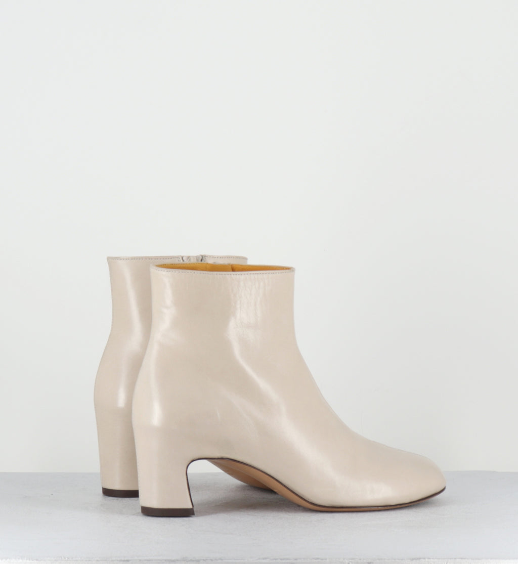 Boots en cuir blanc cassé à bout rond - A1708 SETA AVORIO
