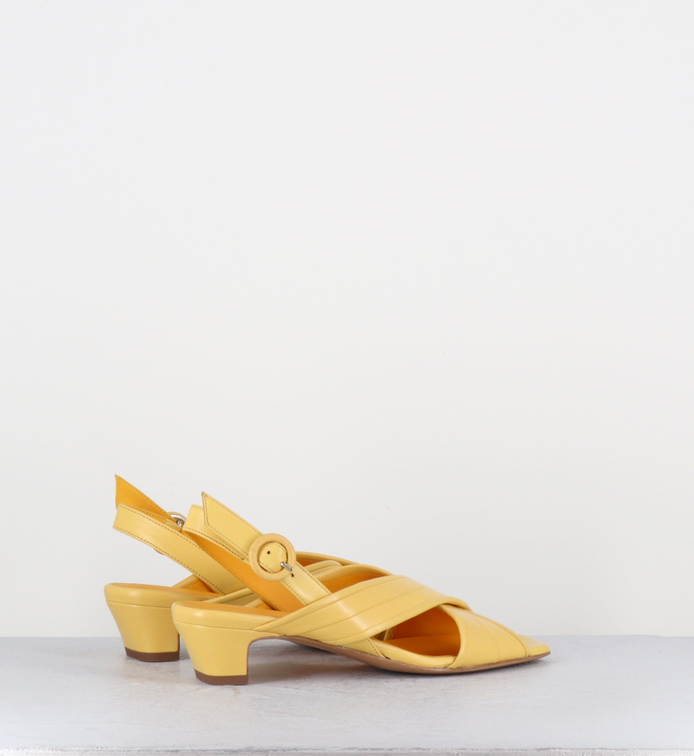 Sandales en cuir jaune d'oeuf bout carré - Z549 SETA ZABAIONE