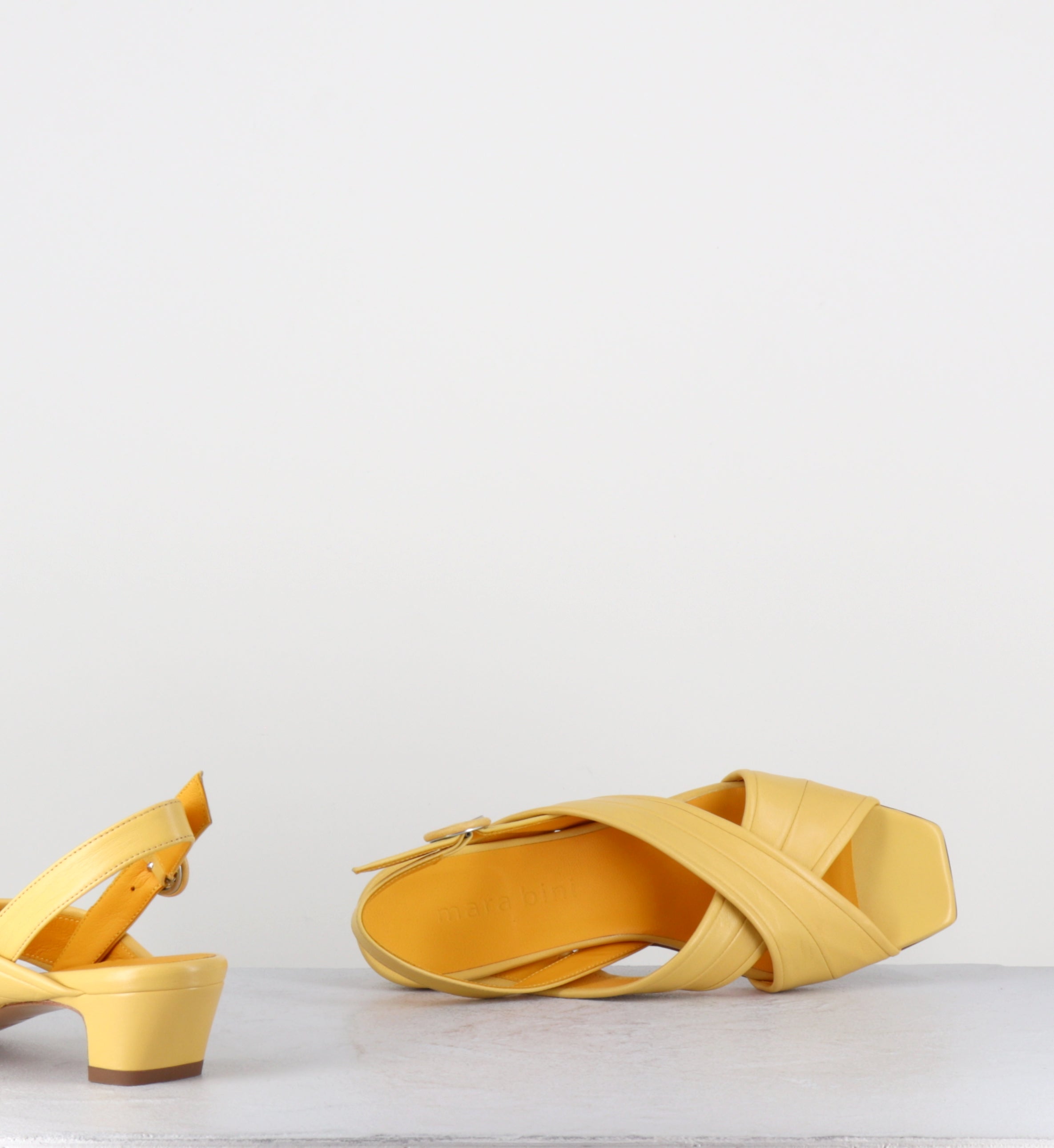 Sandales en cuir jaune d'oeuf bout carré - Z549 SETA ZABAIONE