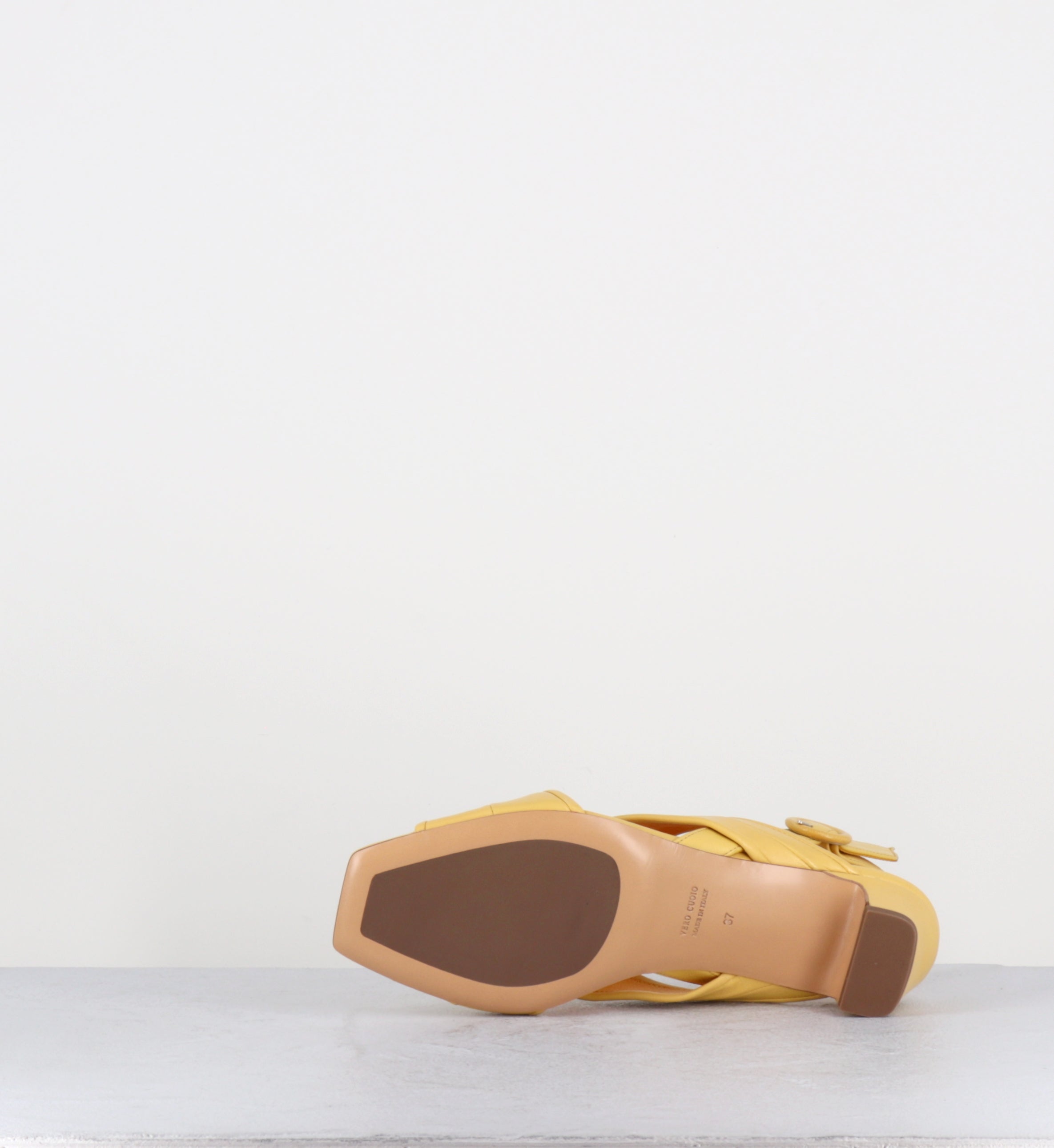 Sandales en cuir jaune d'oeuf bout carré - Z549 SETA ZABAIONE