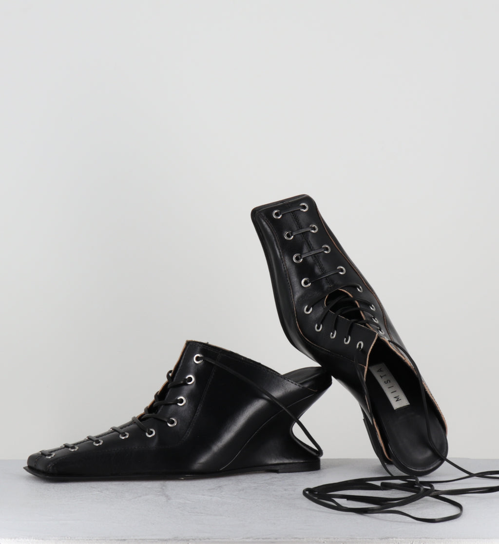 Mules compensées à lacets en cuir noir - AIMA BLACK MULES
