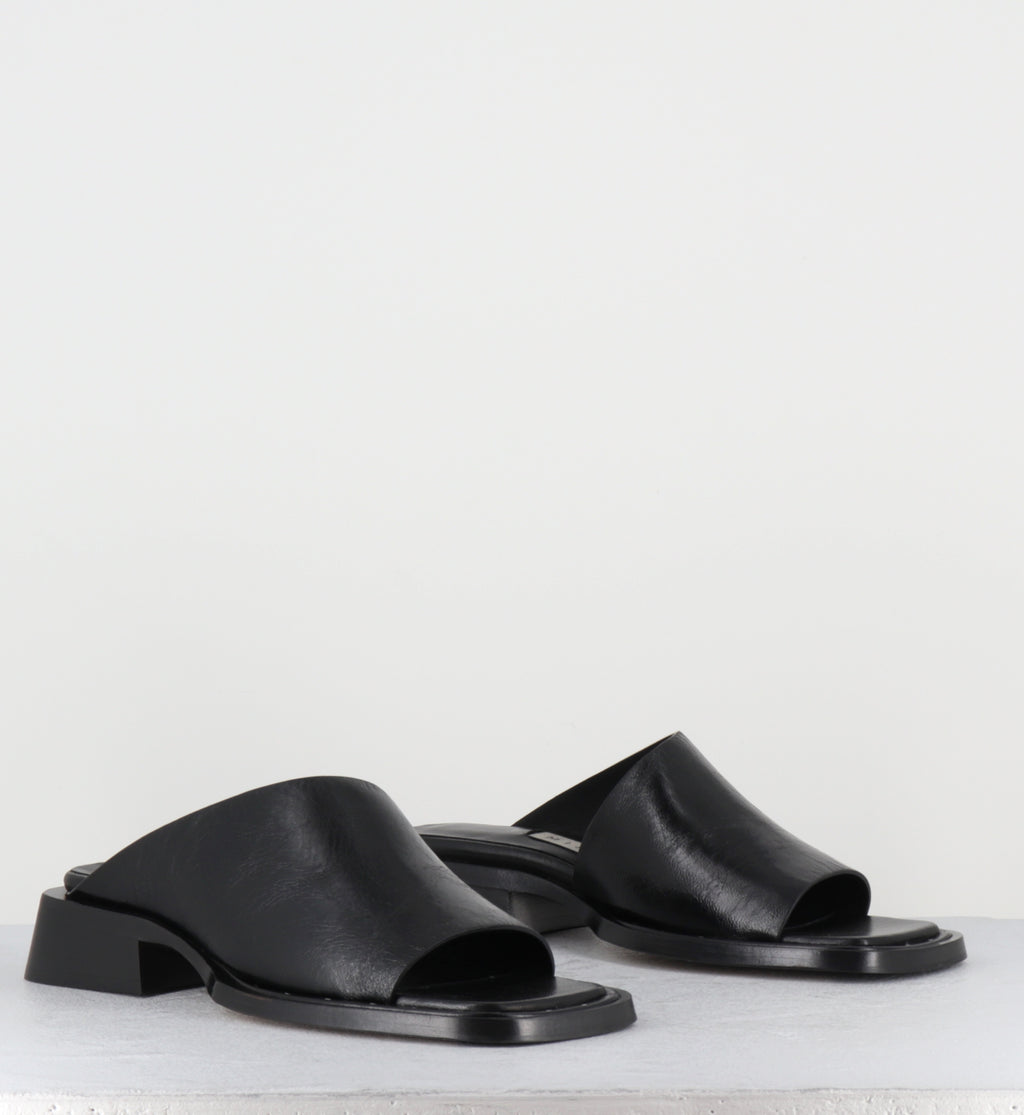 Mules en cuir noir bout carré - ALENDRA BLACK SANDALS