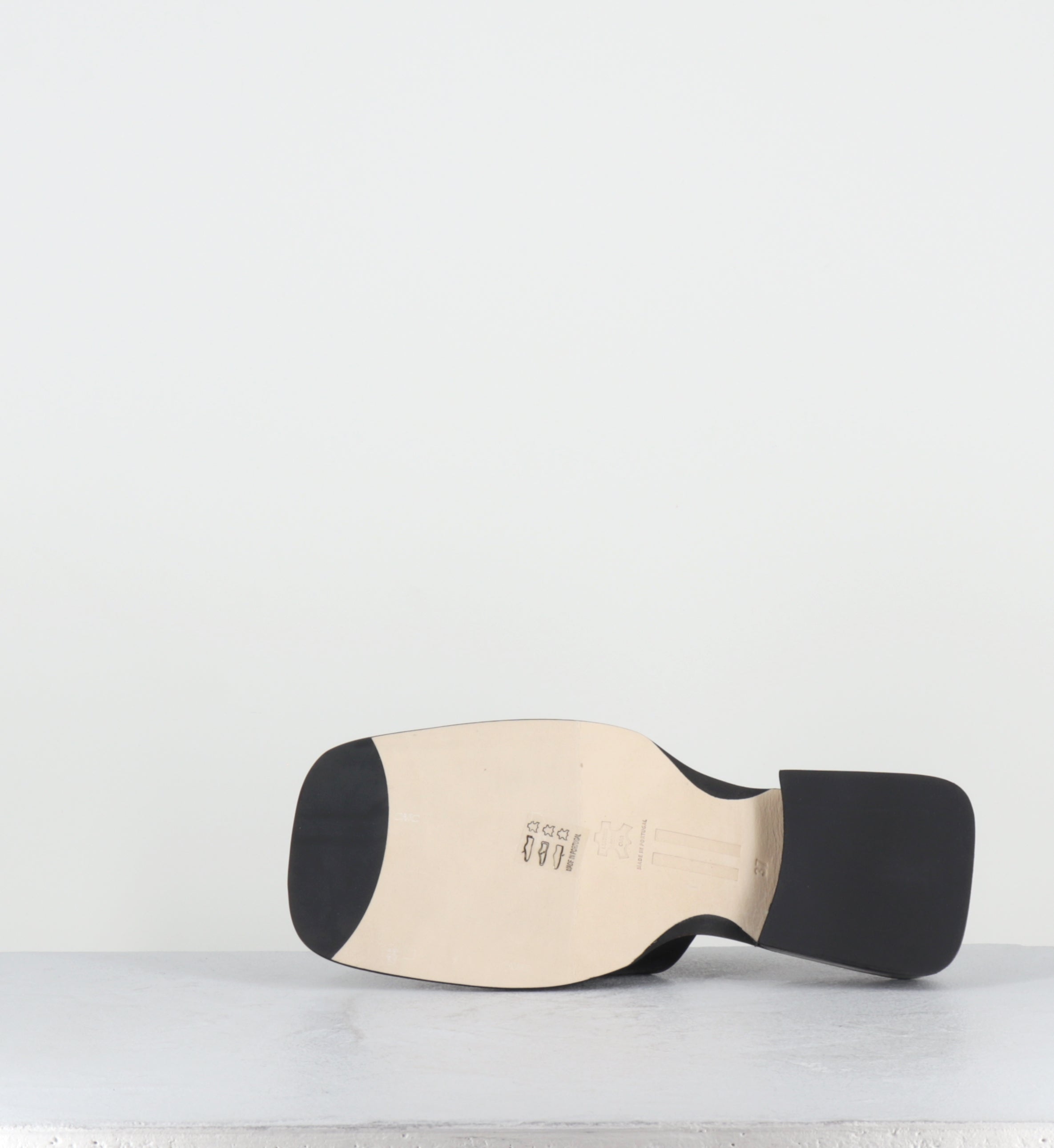 Mules en cuir noir bout carré - ALENDRA BLACK SANDALS