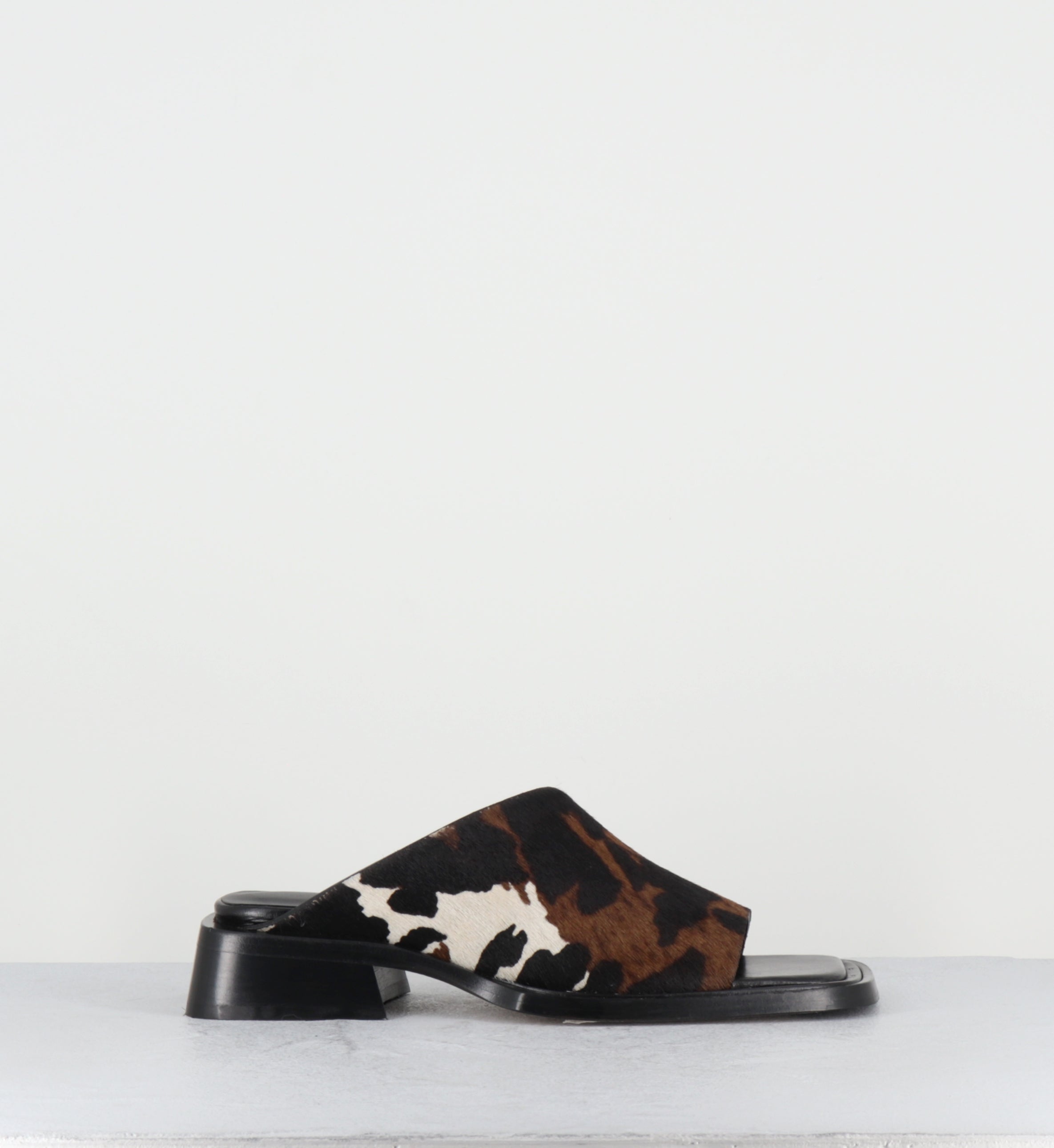 Mules imprimé vache - ALENDRA COW SANDALS