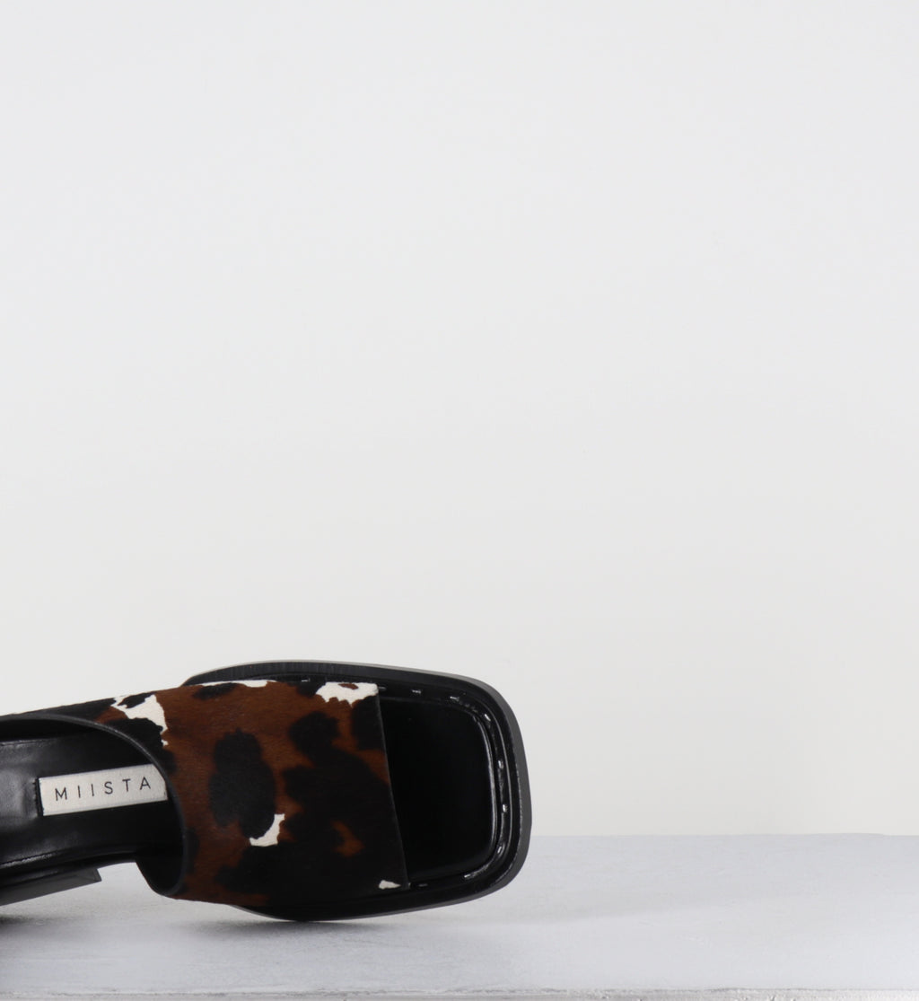 Mules imprimé vache - ALENDRA COW SANDALS