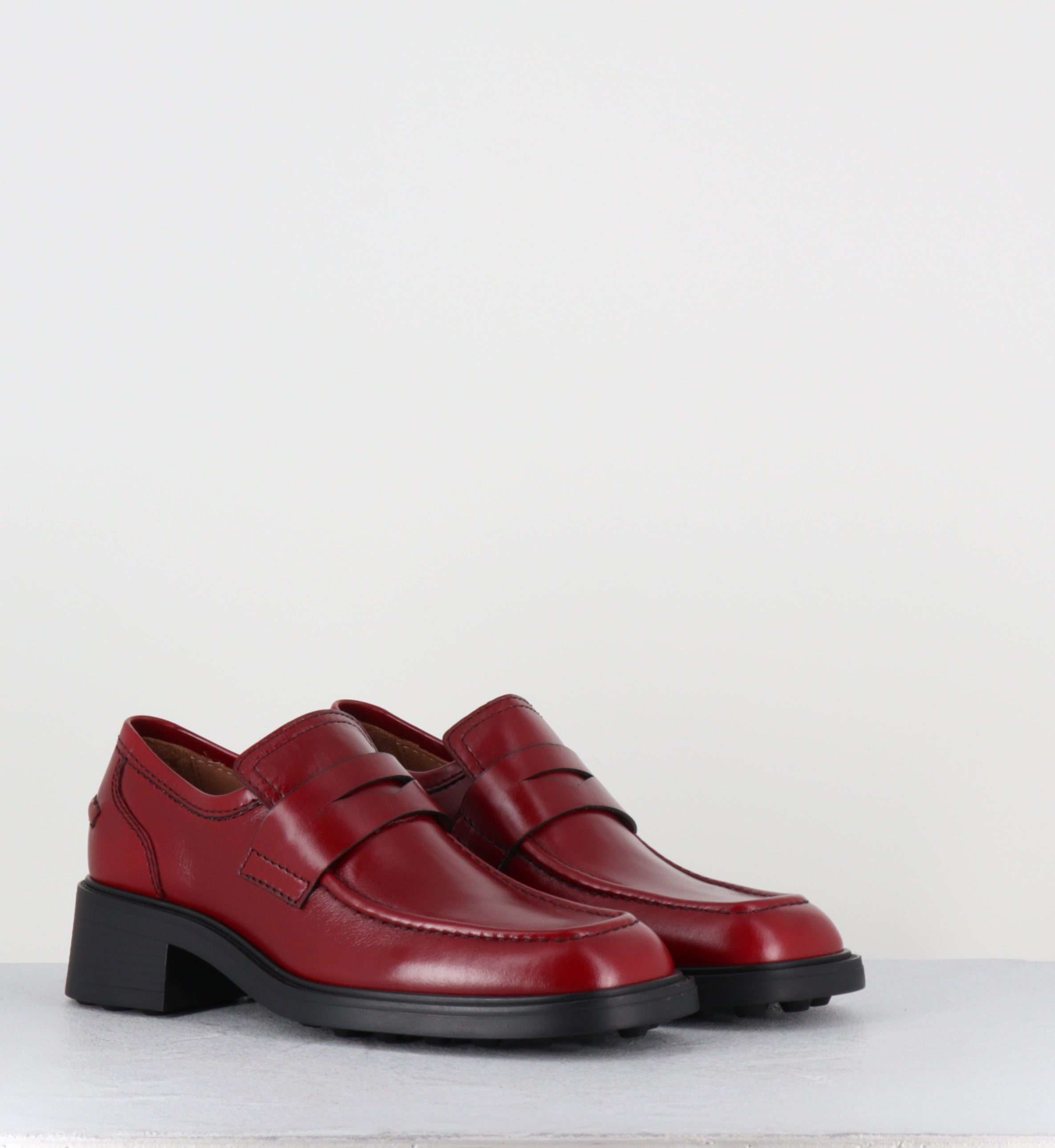 Mocassins à talon en cuir rouge - AMELIA RED LOAFERS
