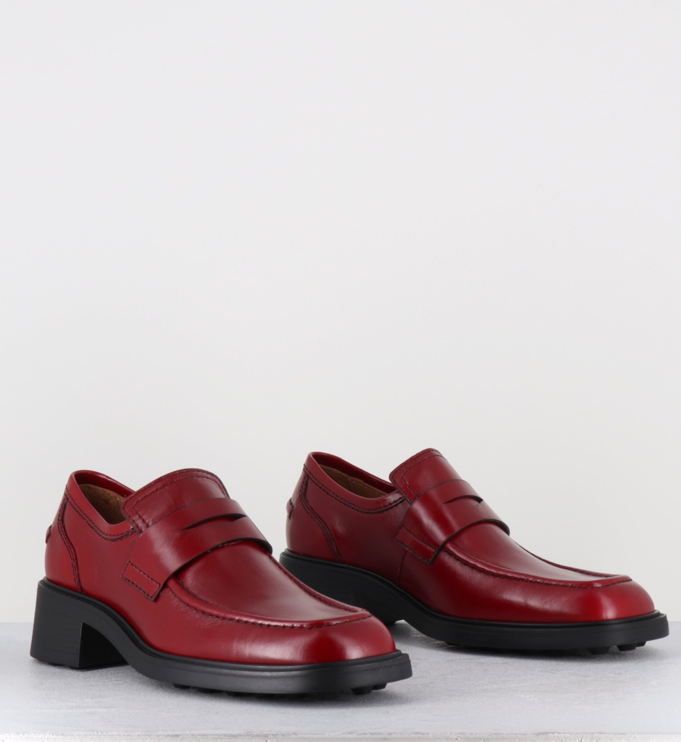 Mocassins à talon en cuir rouge - AMELIA RED LOAFERS