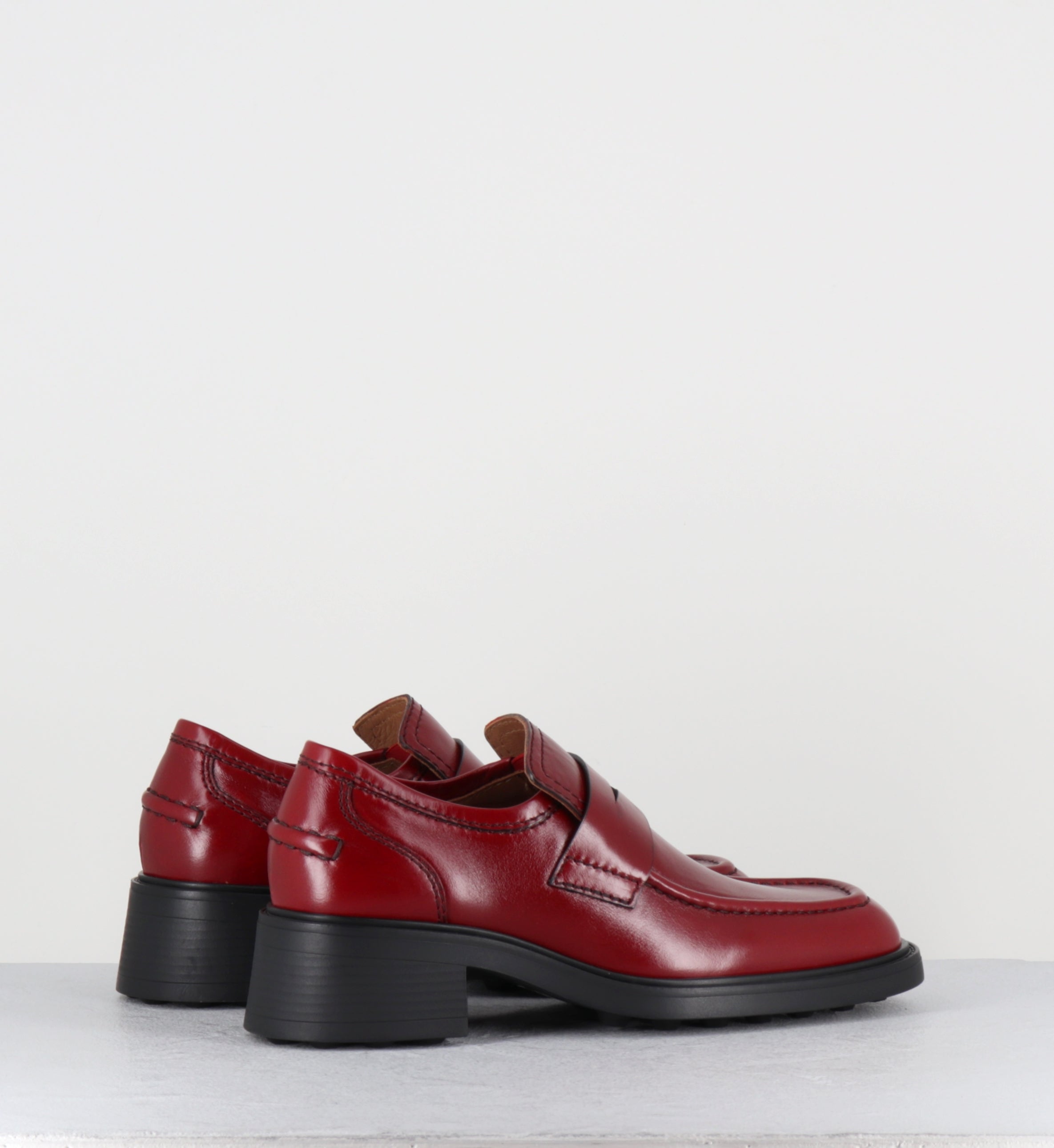 Mocassins à talon en cuir rouge - AMELIA RED LOAFERS