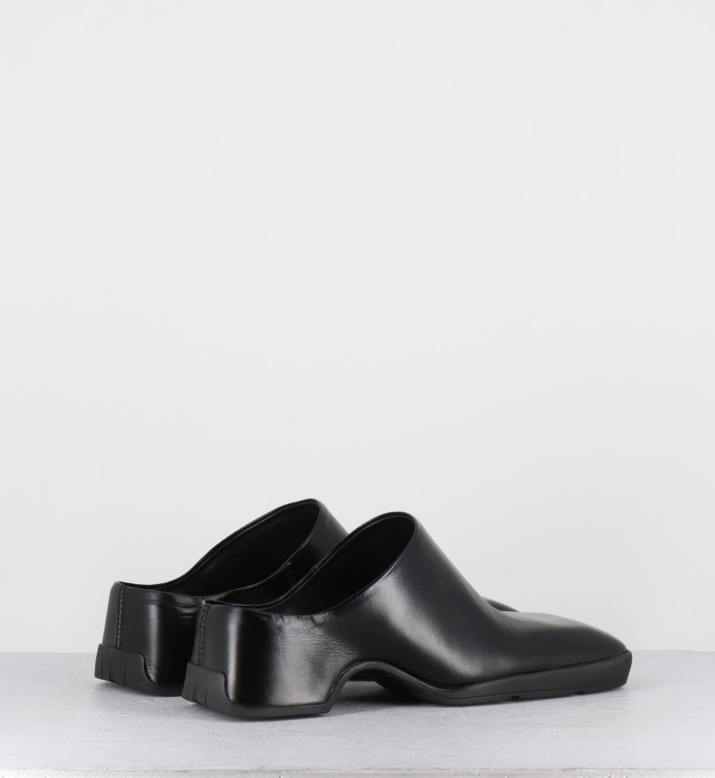 Mules sabot en cuir noir bout carré - AMOY BLACK MULES