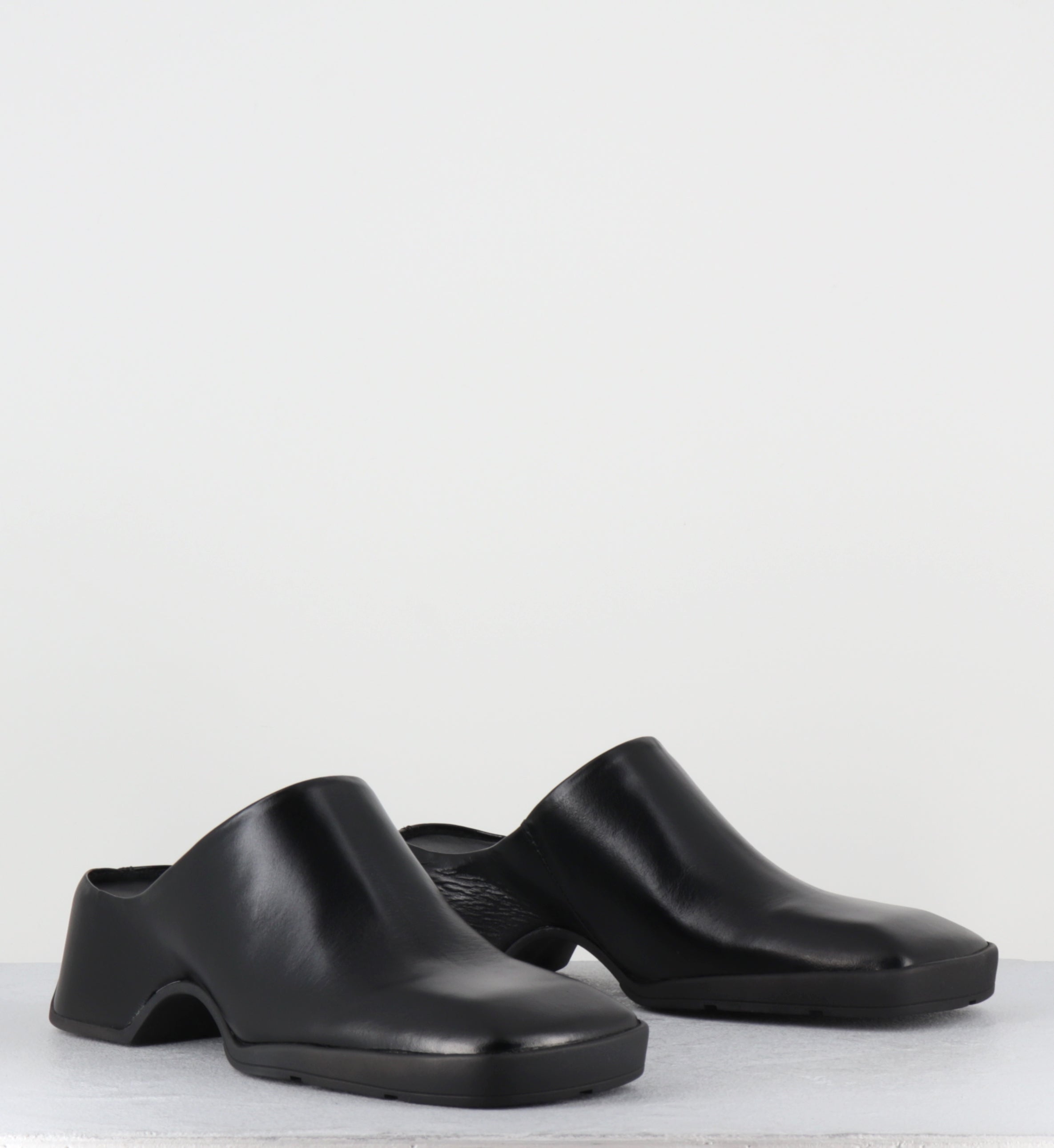 Mules sabot en cuir noir bout carré - AMOY BLACK MULES