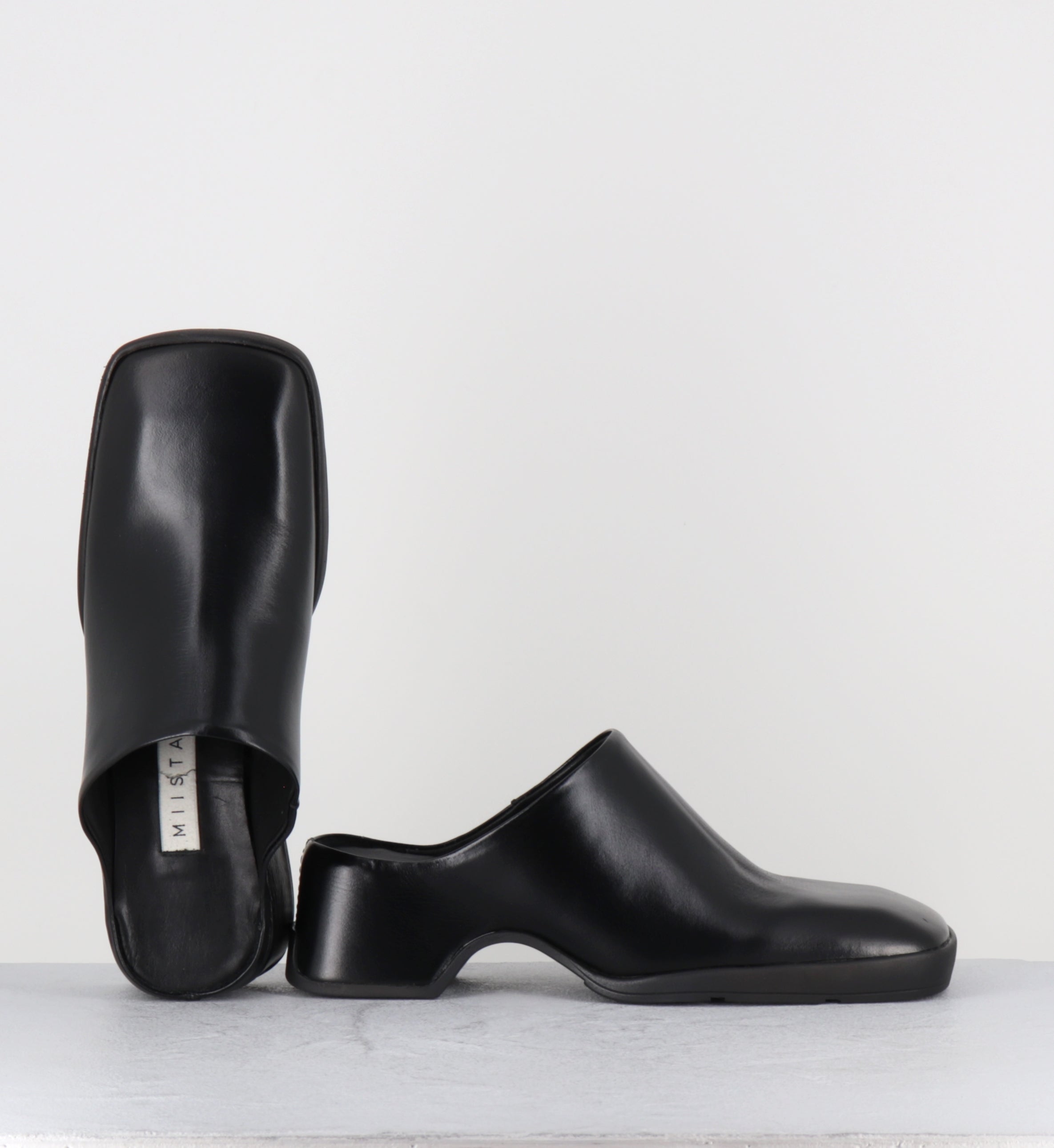 Mules sabot en cuir noir bout carré - AMOY BLACK MULES