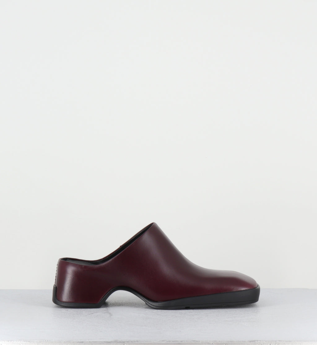 Mules sabot en cuir bordeaux bout carré - AMOY MURGUNDY MULES