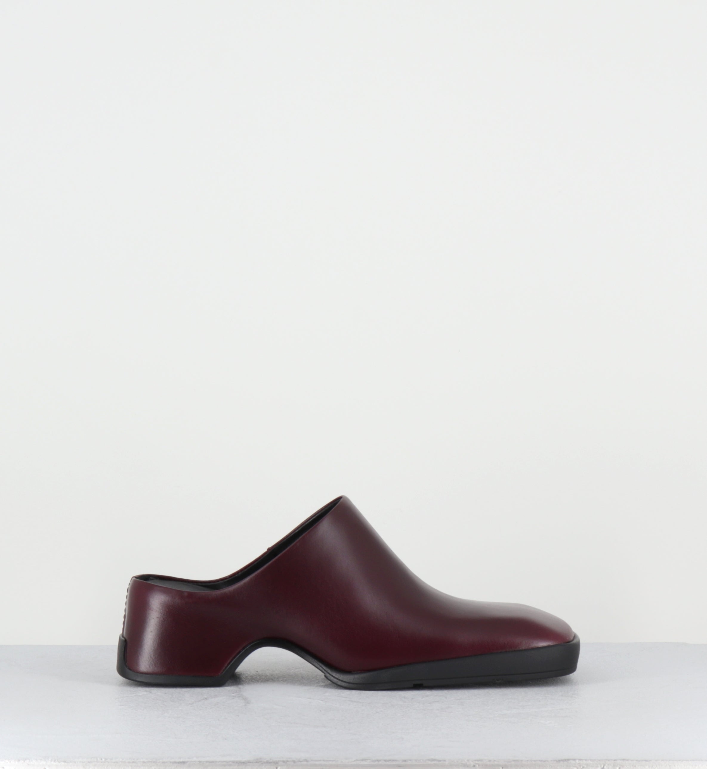 Mules sabot en cuir bordeaux bout carré - AMOY MURGUNDY MULES