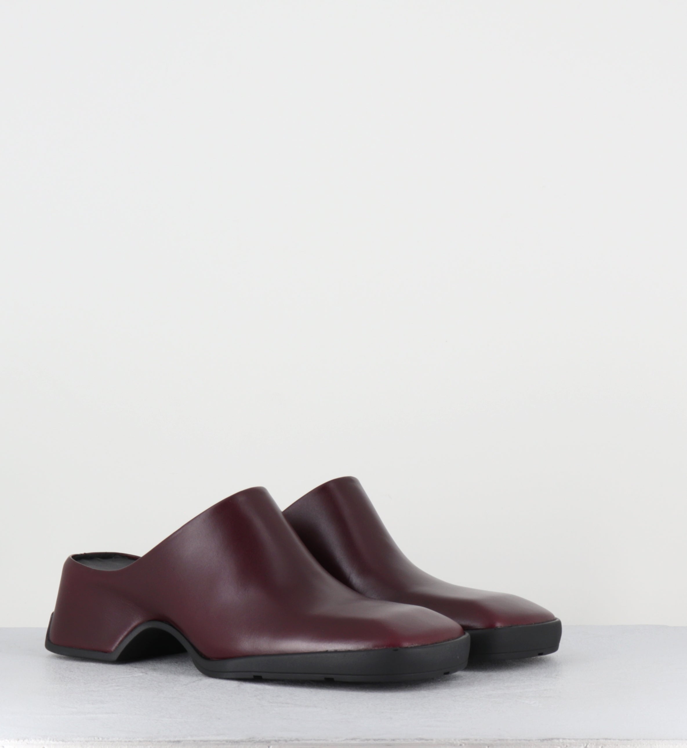 Mules sabot en cuir bordeaux bout carré - AMOY MURGUNDY MULES