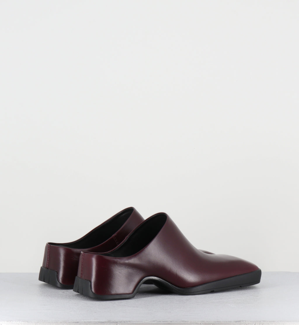 Mules sabot en cuir bordeaux bout carré - AMOY MURGUNDY MULES