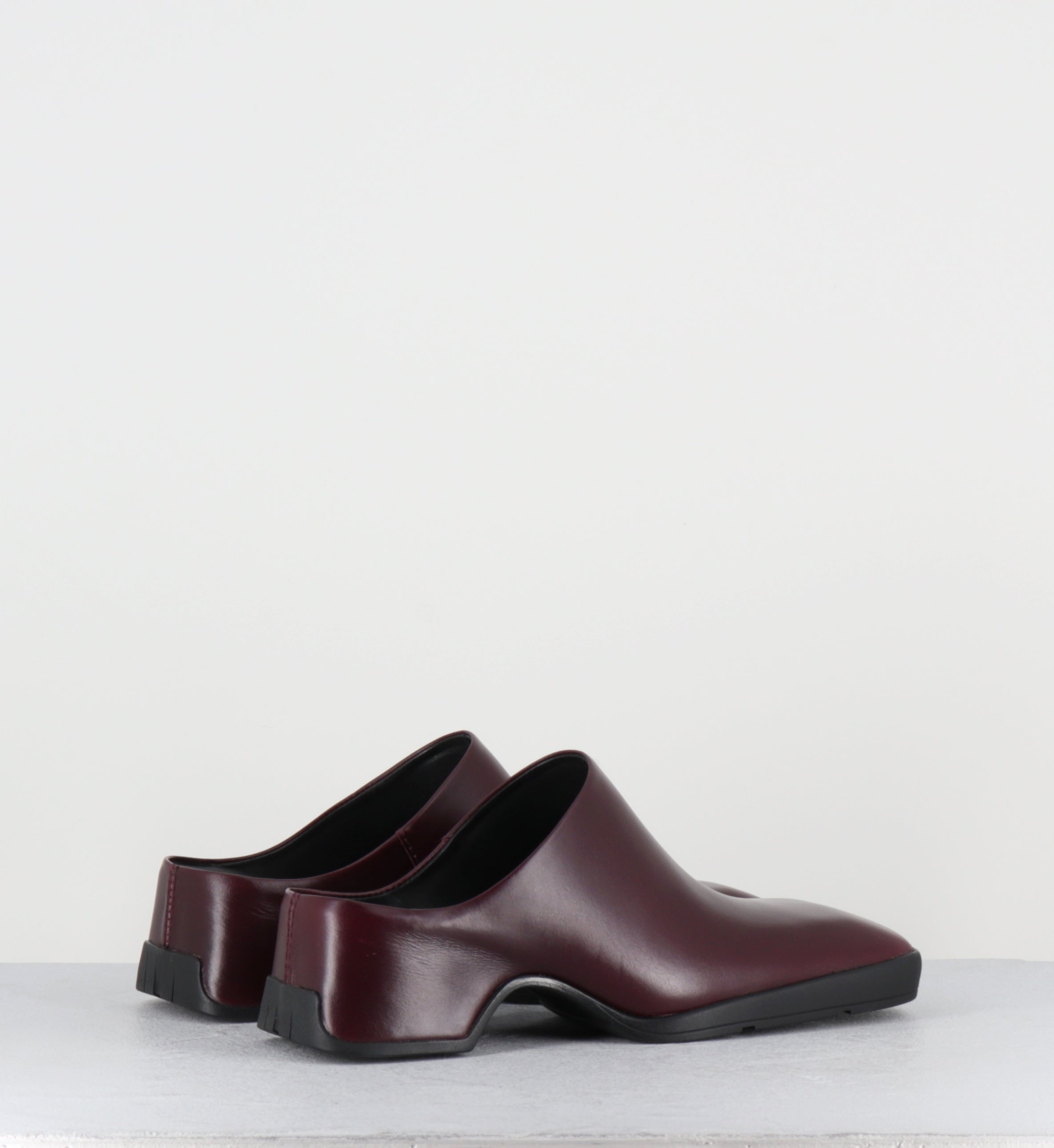Mules sabot en cuir bordeaux bout carré - AMOY MURGUNDY MULES