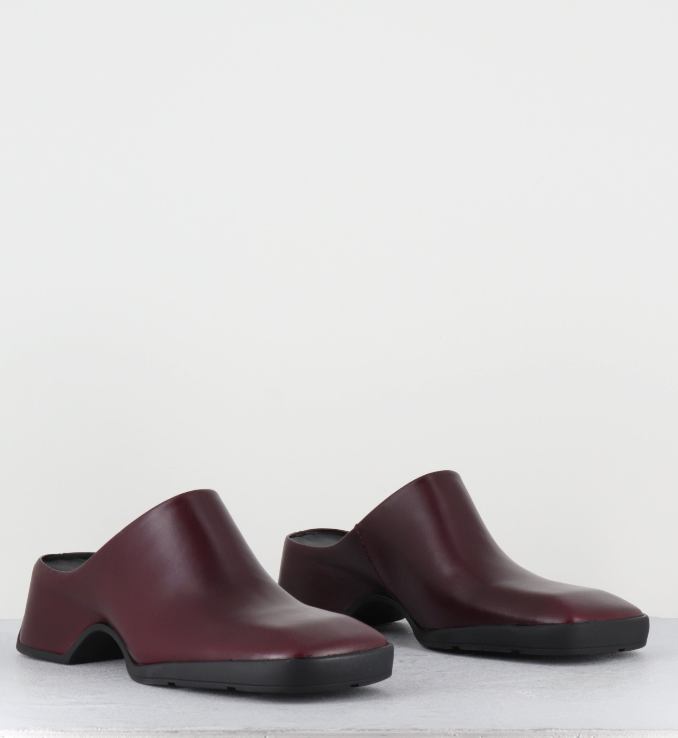 Mules sabot en cuir bordeaux bout carré - AMOY MURGUNDY MULES